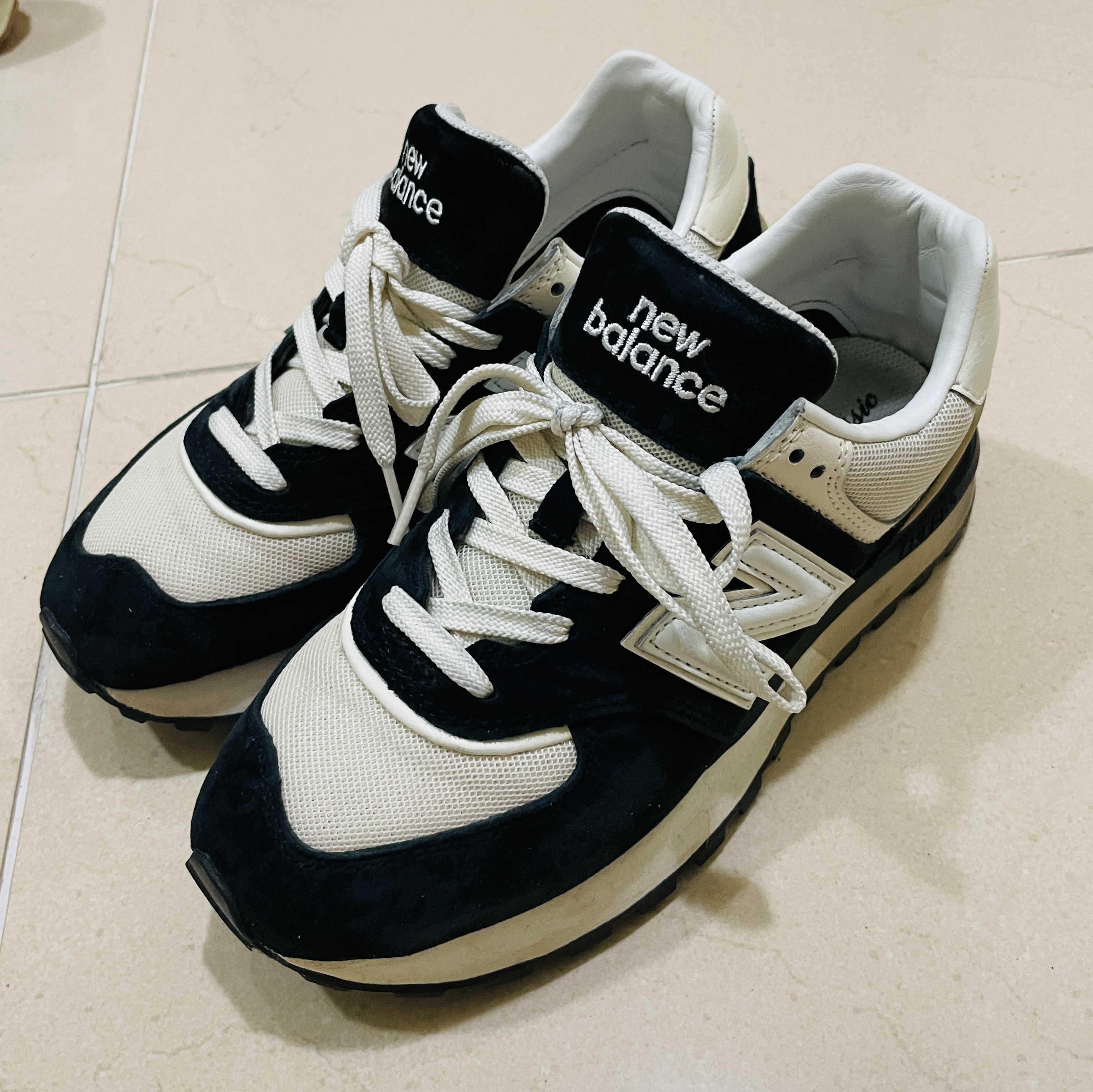 New Balance 574 Legacy Black Angora 착용 스타일