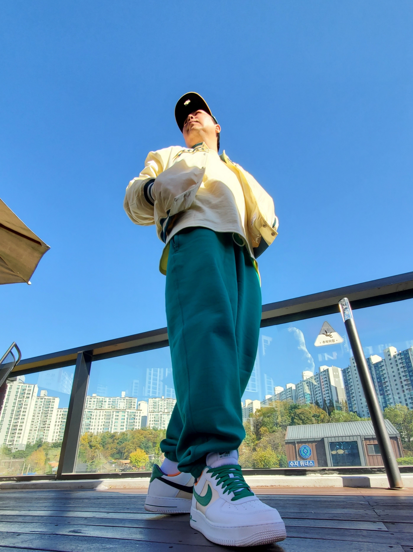 Nike NRG Solo Swoosh Fleece Pants Mystic Green - US/EU, Nike Air Force 1 '07 LV8 EMB White Malachite 착용 스타일 - 1