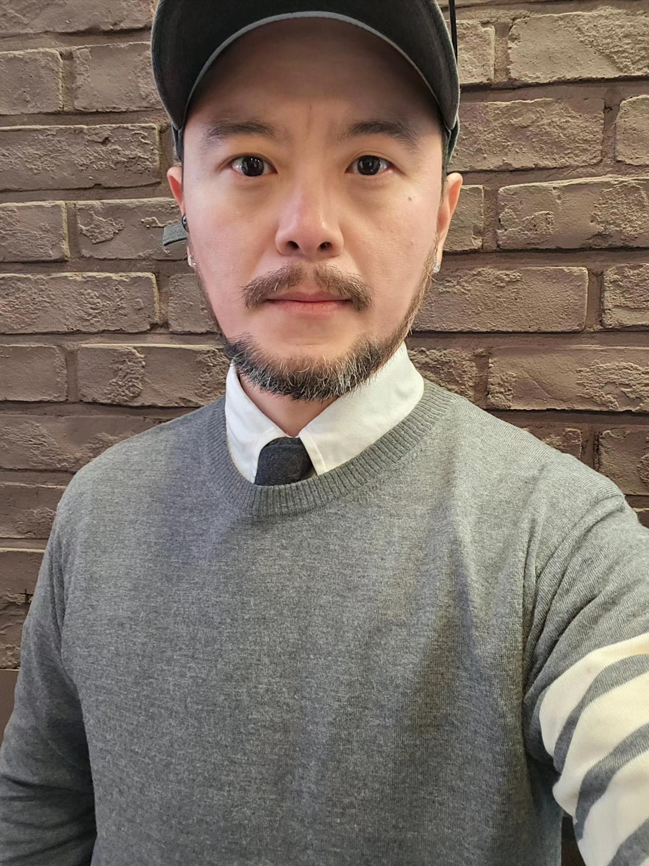 Thom Browne Milano Stitch 4-Bar Crewneck Pullover Knit Medium Grey 착용 스타일 - 3