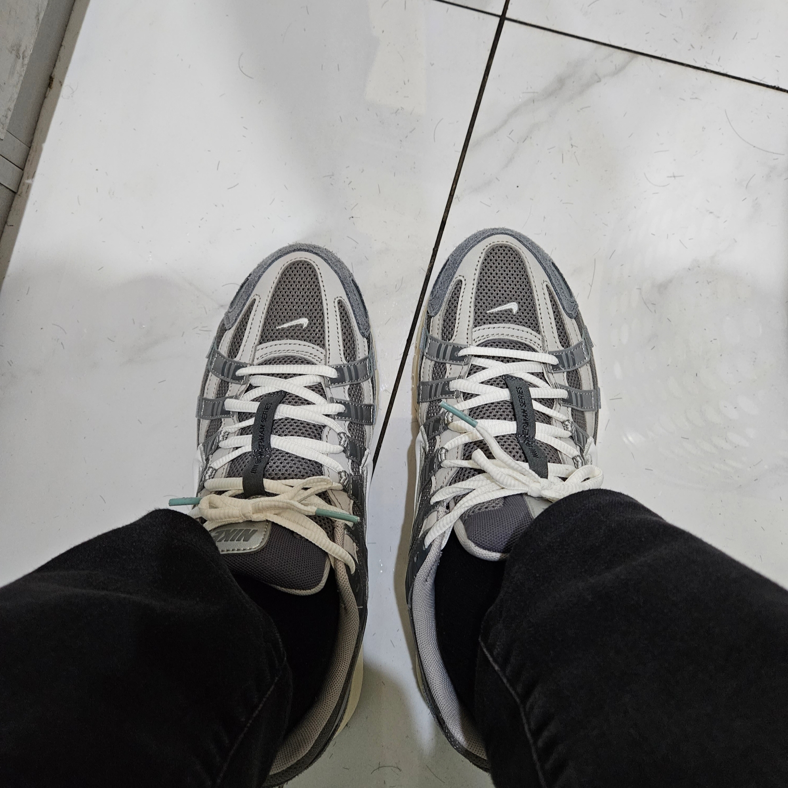 Nike P-6000 Flat Pewter Light Iron Ore 착용 스타일