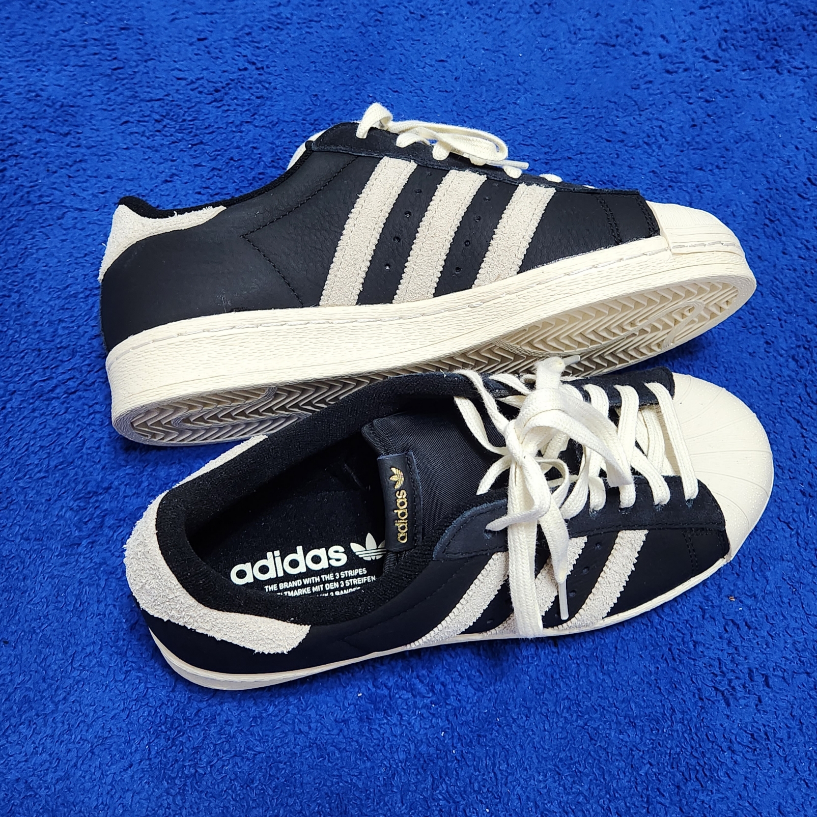 Adidas Superstar 82 Black White 착용 스타일