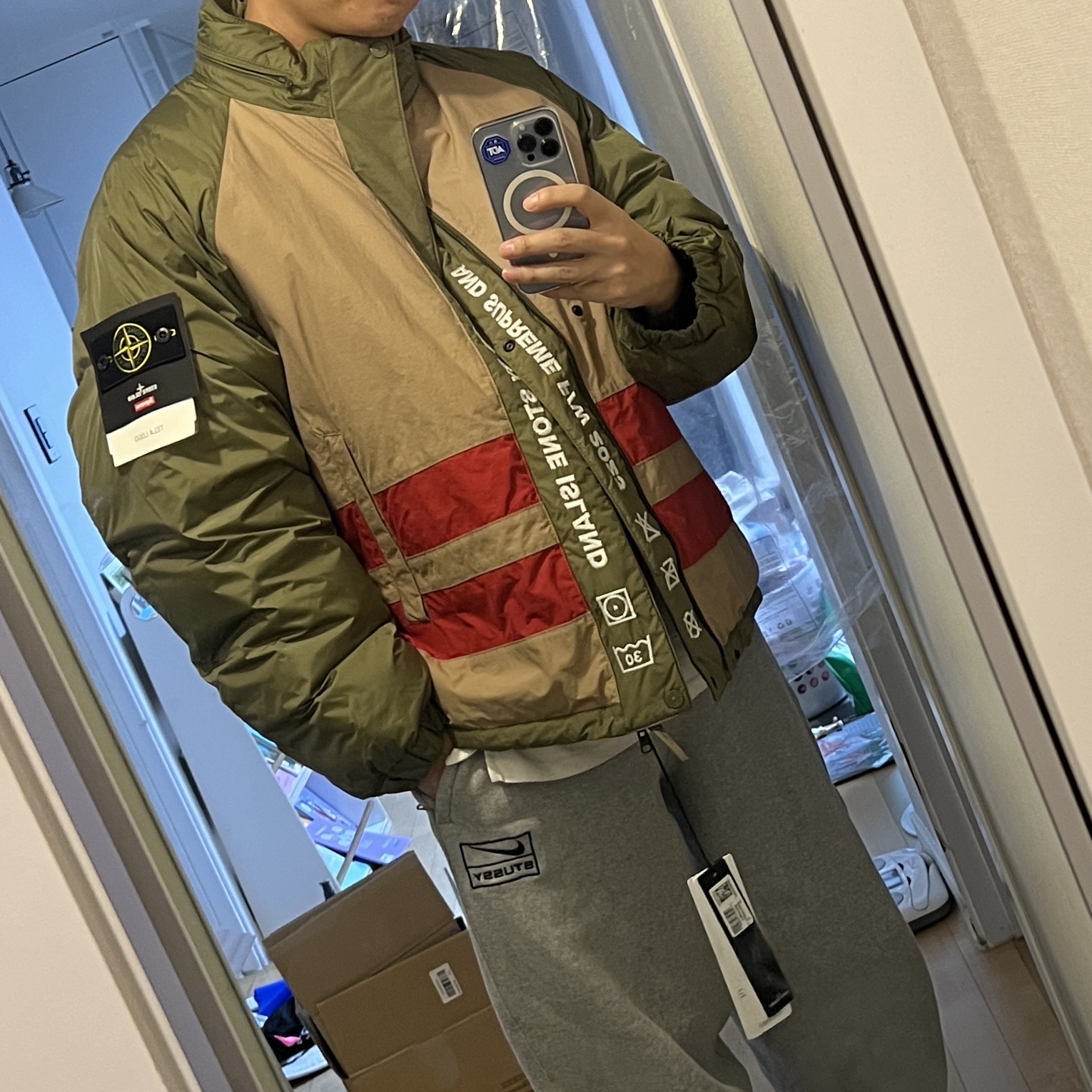 Supreme x Stone Island Reversible Down Puffer Jacket Olive - 23FW 착용 스타일 - 2