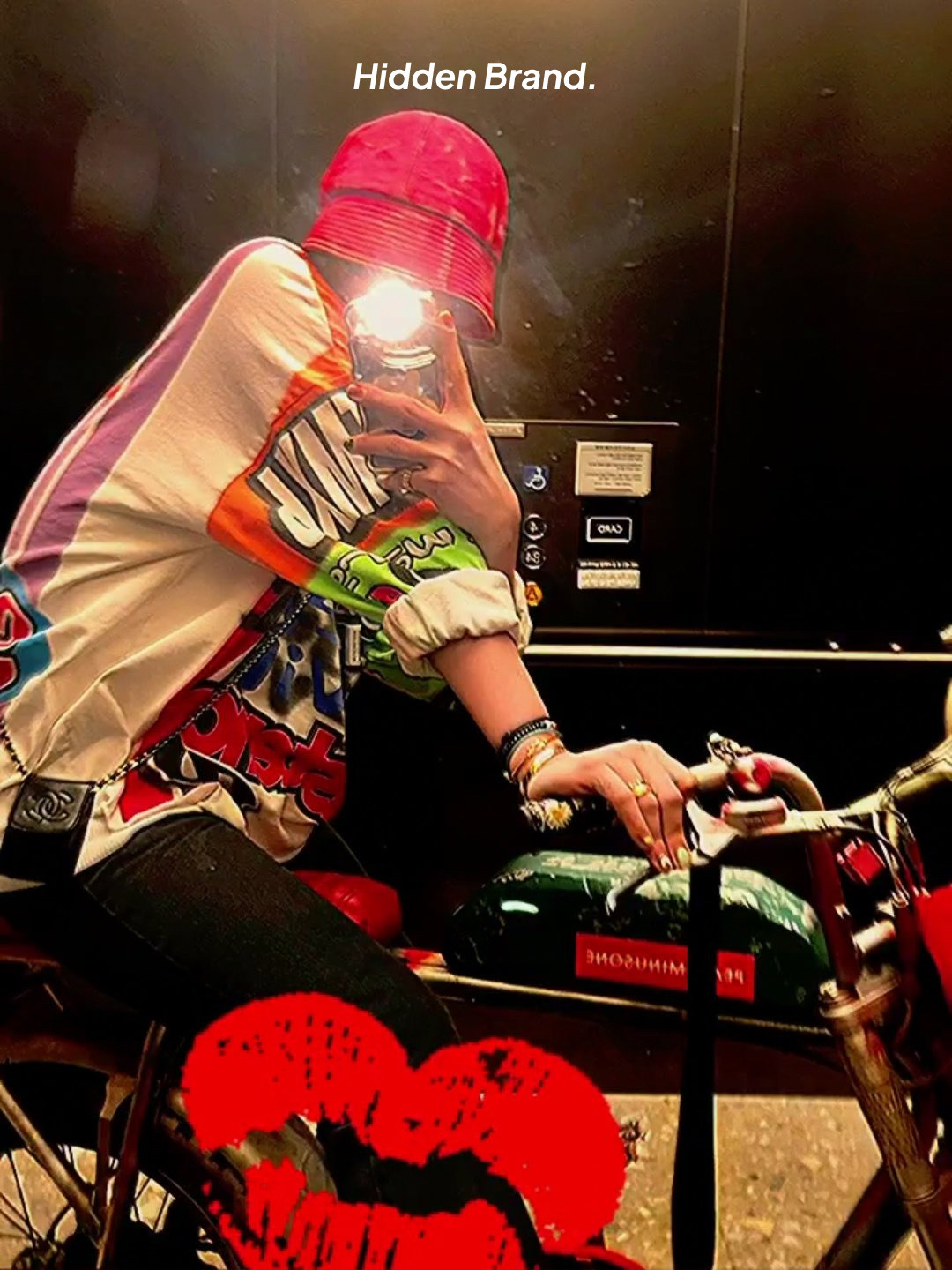 Saint Mxxxxxx Crewneck Knit Green - 23AW, Saint Mxxxxxx Motocloss L/S T-Shirt White Multicolour - 23SS 착용 스타일 - 4