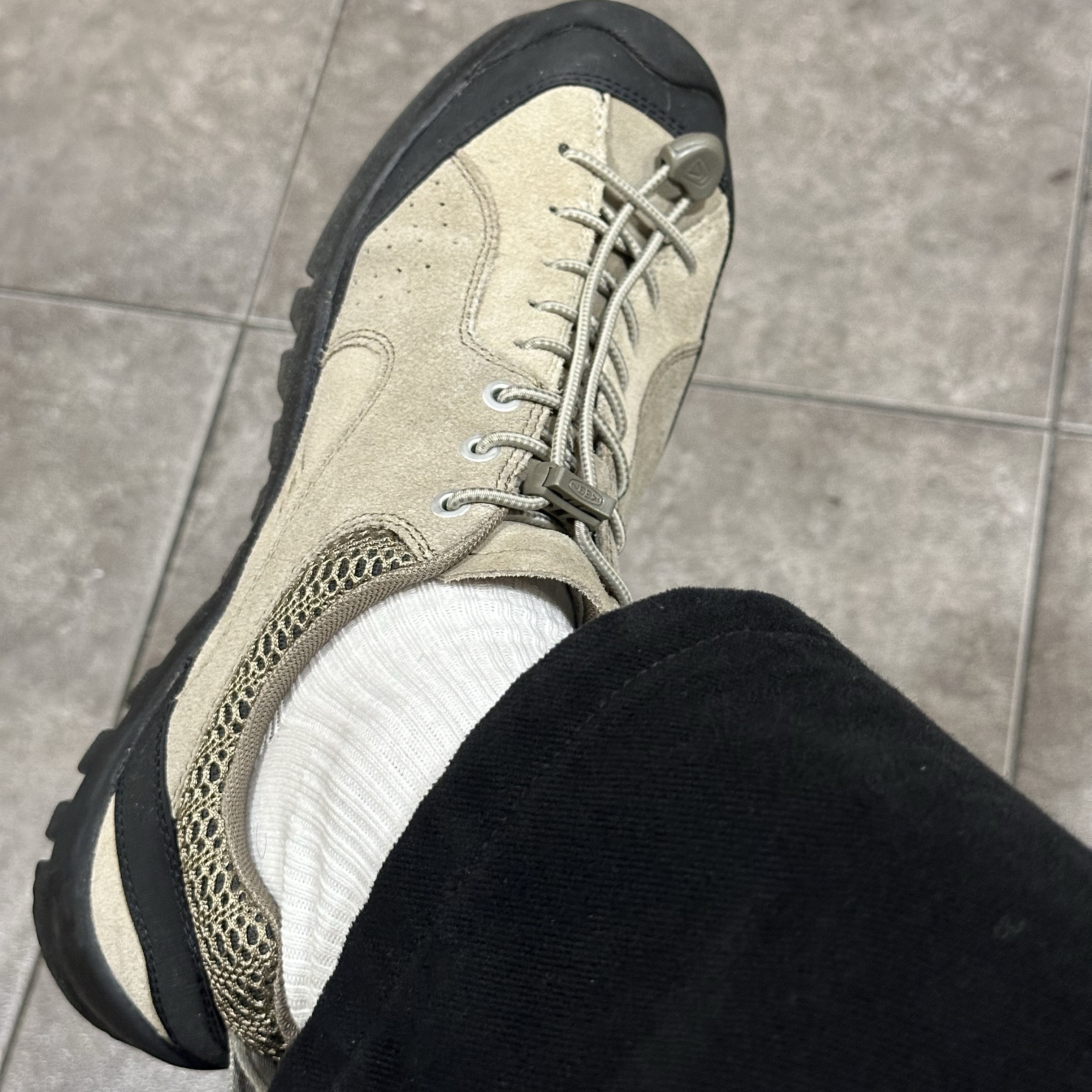 Keen x Hiking Patrol Jasper Rocks SP Sneakers Cuban Beige 착용 스타일