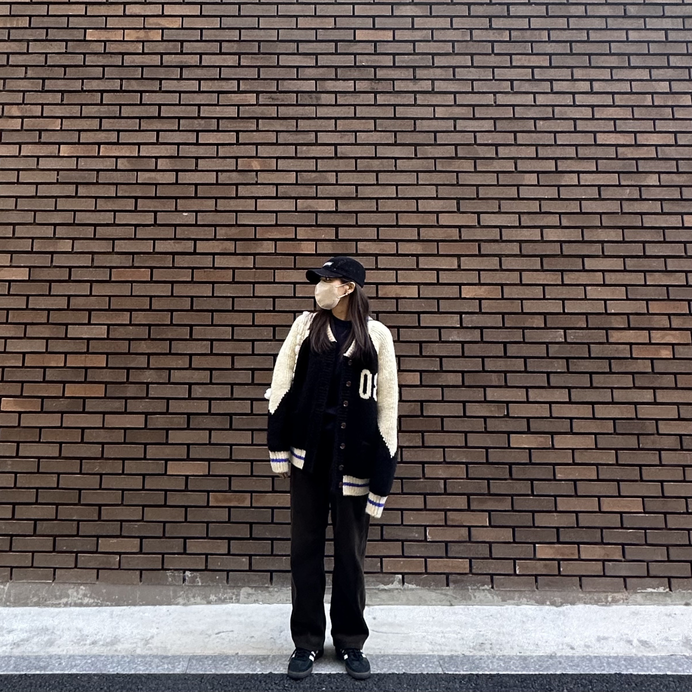 Supreme 2-Tone Corduroy Camp Cap Black - 23SS, Adidas Spezial Handball Core Black 착용 스타일 - 4
