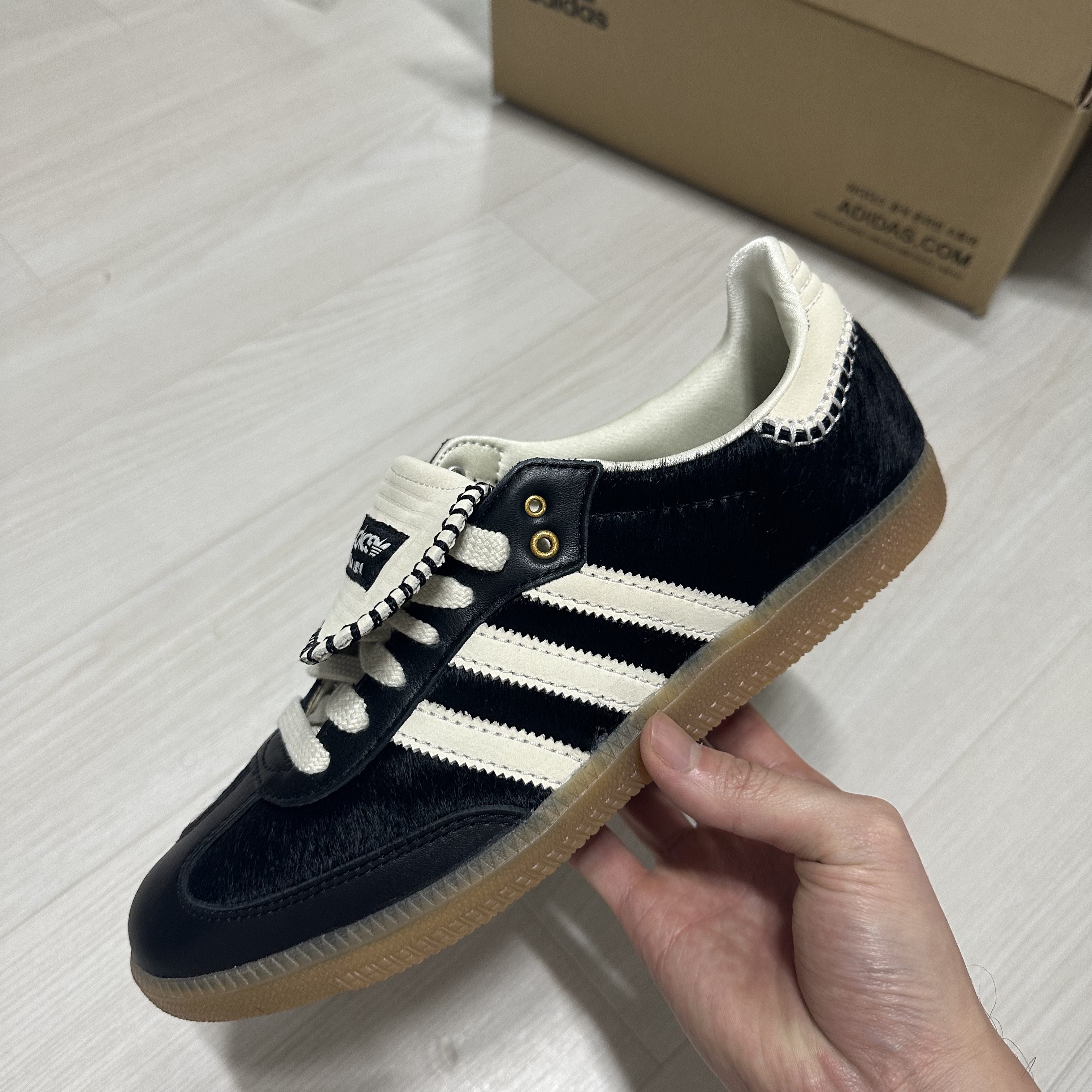 Adidas x Wales Bonner Pony Tonal Samba Core Black Cream White 착용 스타일 - 4