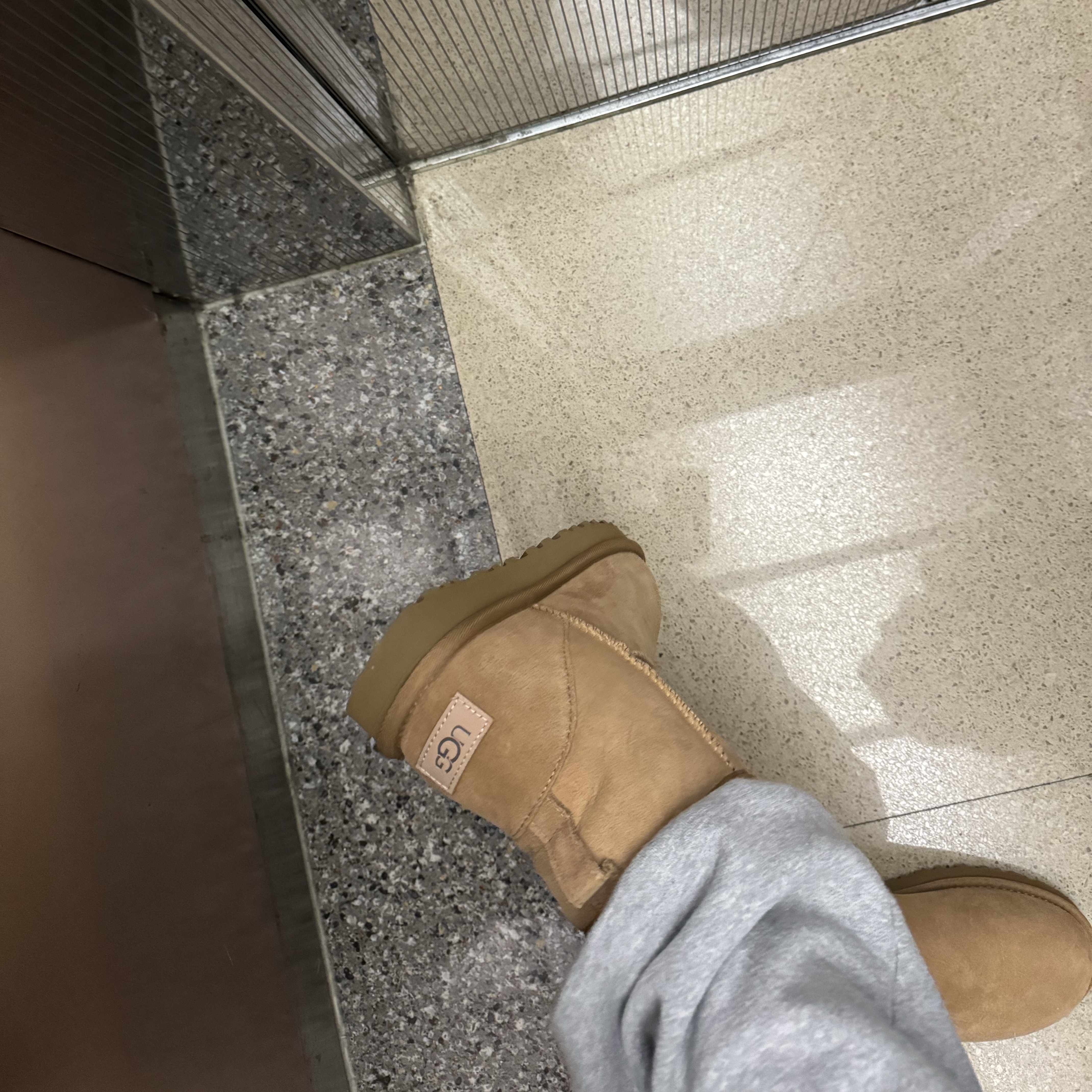 (W) UGG Classic Mini II Boots Chestnut 착용 스타일