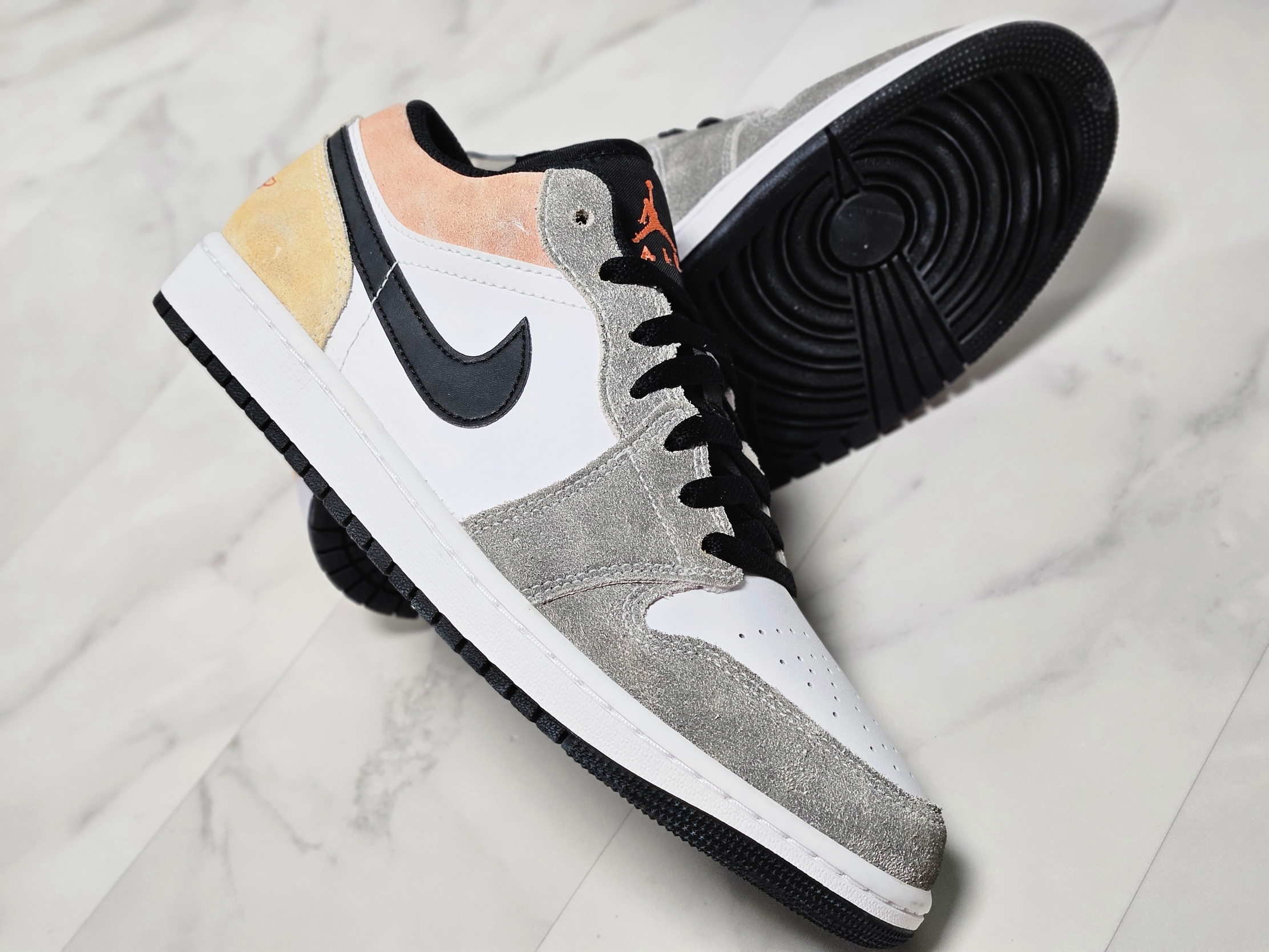 Jordan 1 Low SE Flight Club 착용 스타일 - 1