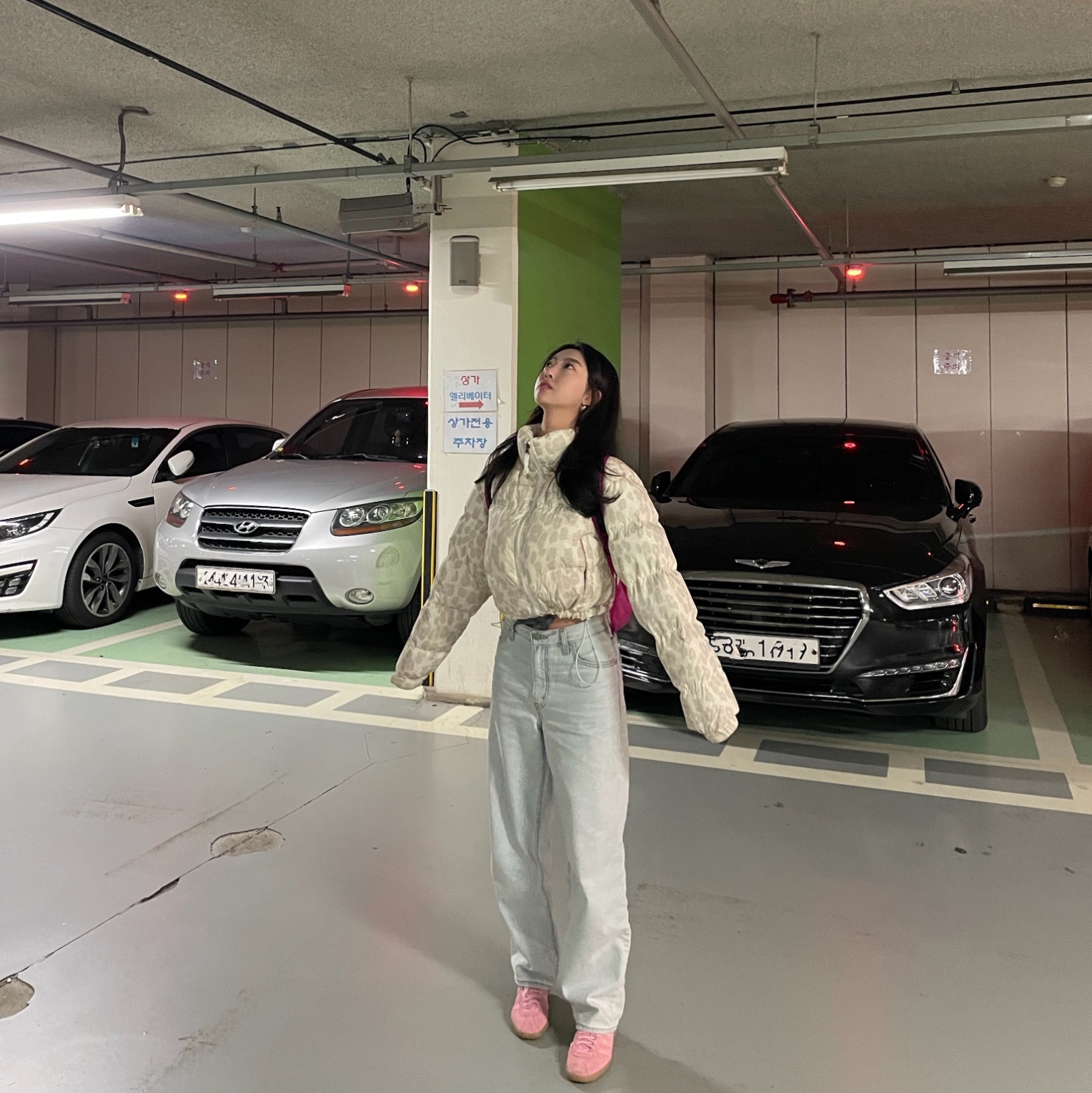 (W) The North Face Print Nuptse Short Jacket Silver Grey Leopard Print, Adidas Bermuda Glow Pink 착용 스타일