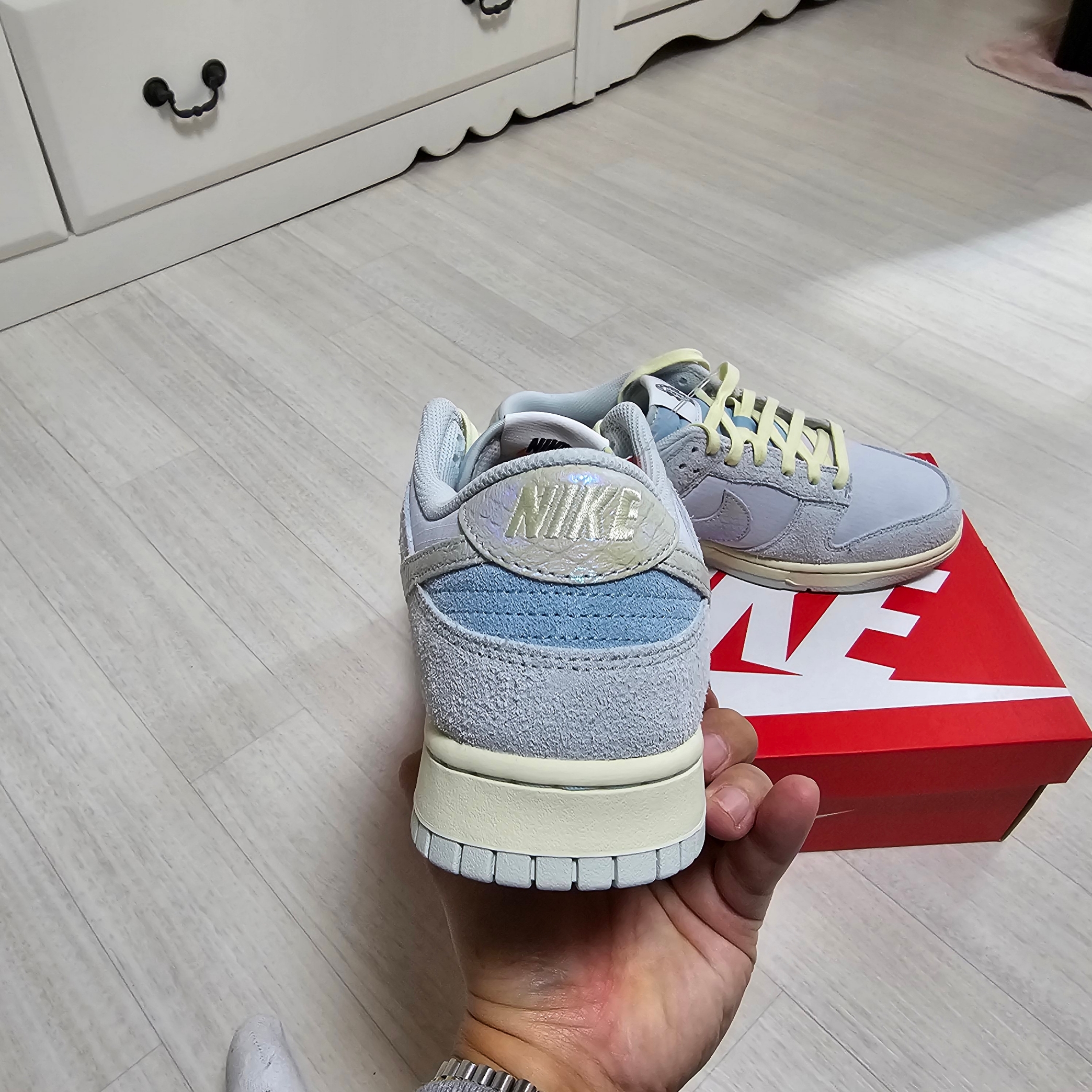 Nike Dunk Low Light Silver and Ocean Bliss 착용 스타일 - 5