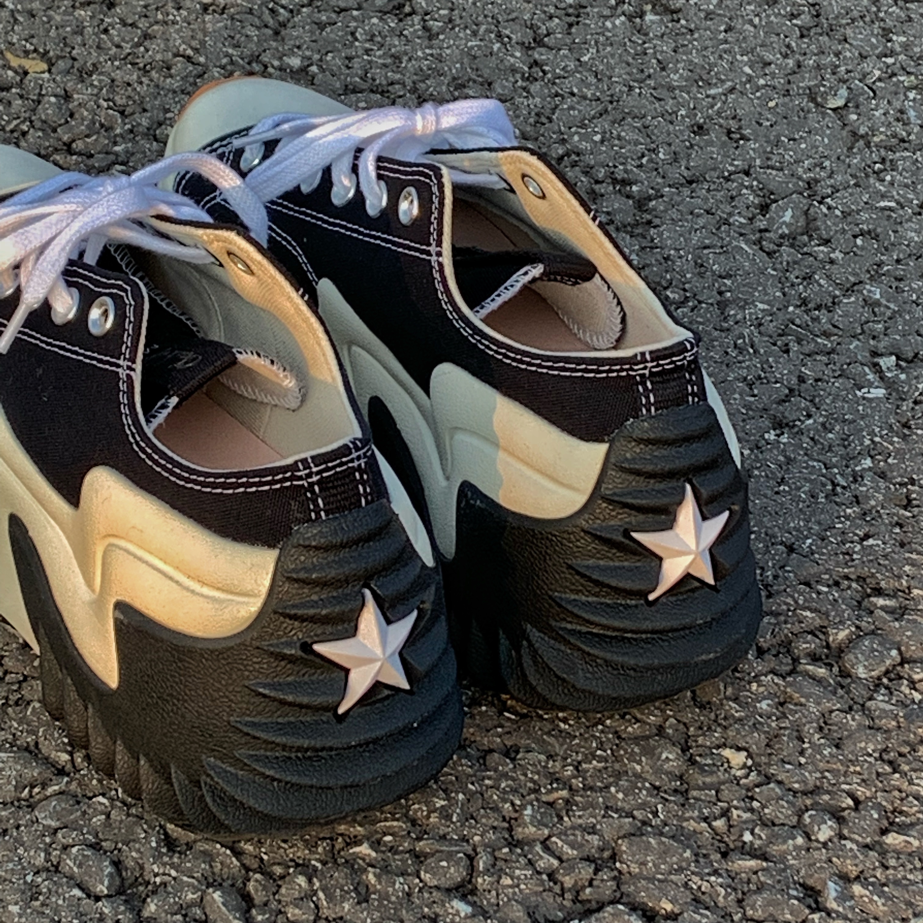 Converse Run Star Hike Low Black 착용 스타일 - 1