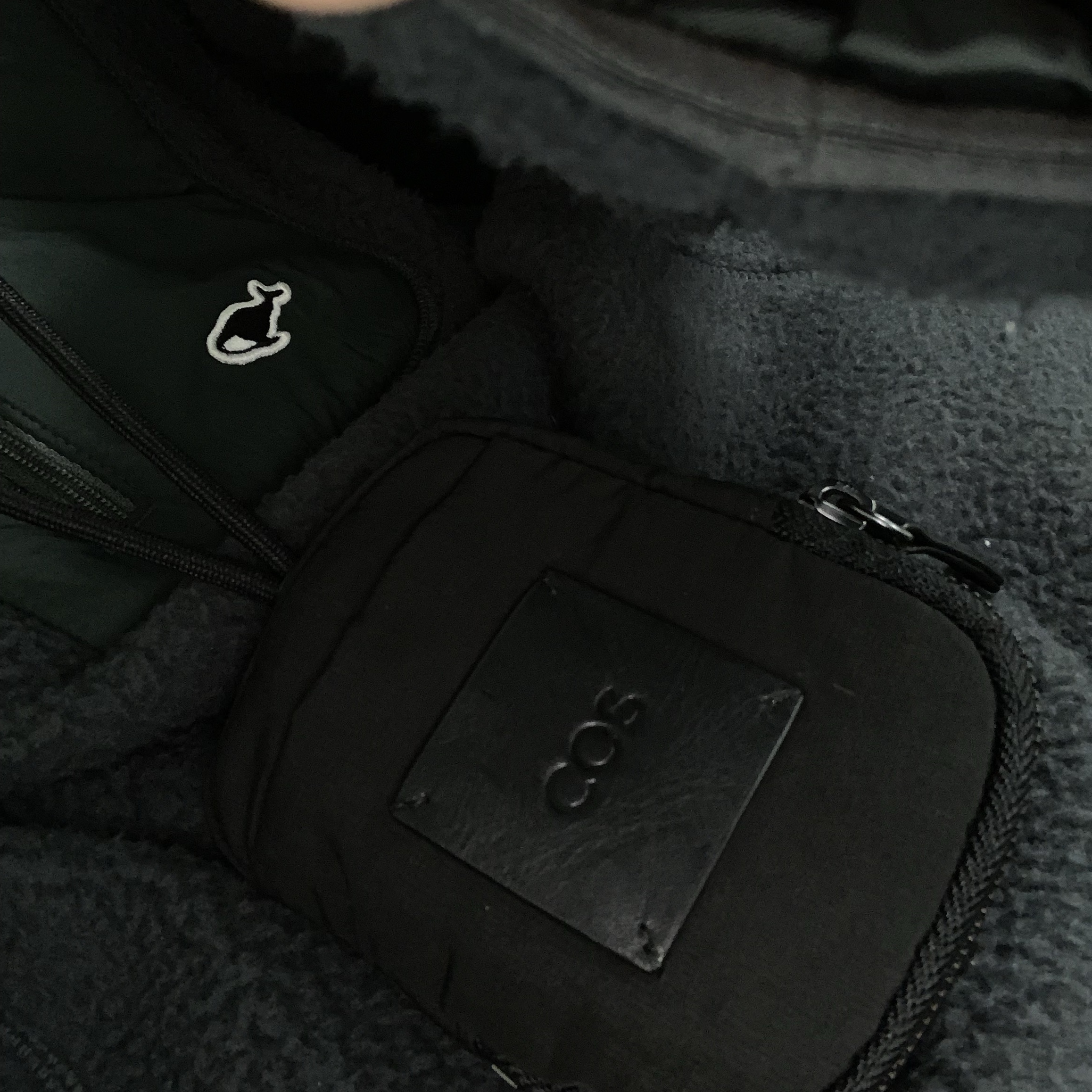 COS Mini Crossbody Pouch Nylon Black 착용 스타일