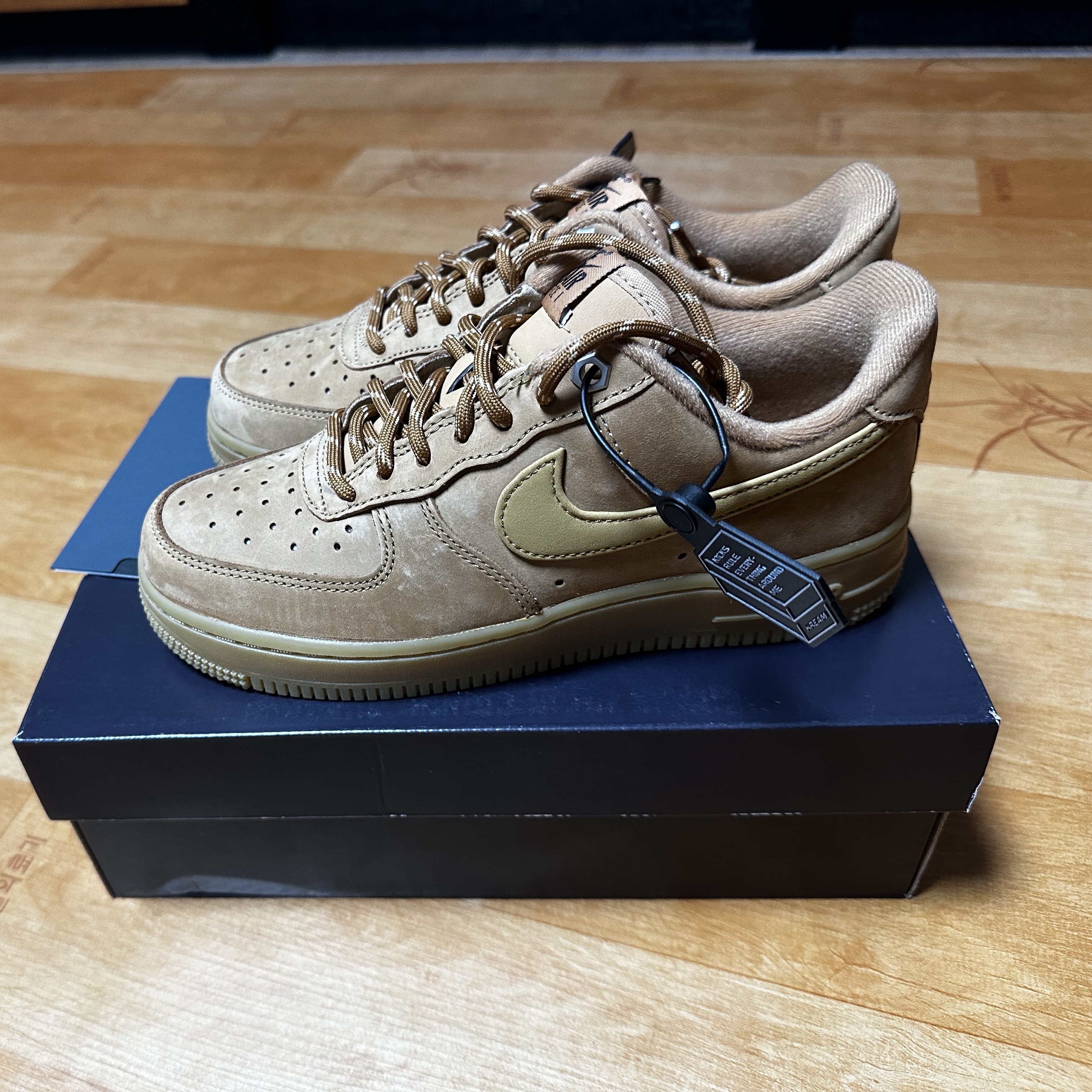 Nike Air Force 1 '07 WB Flax 착용 스타일