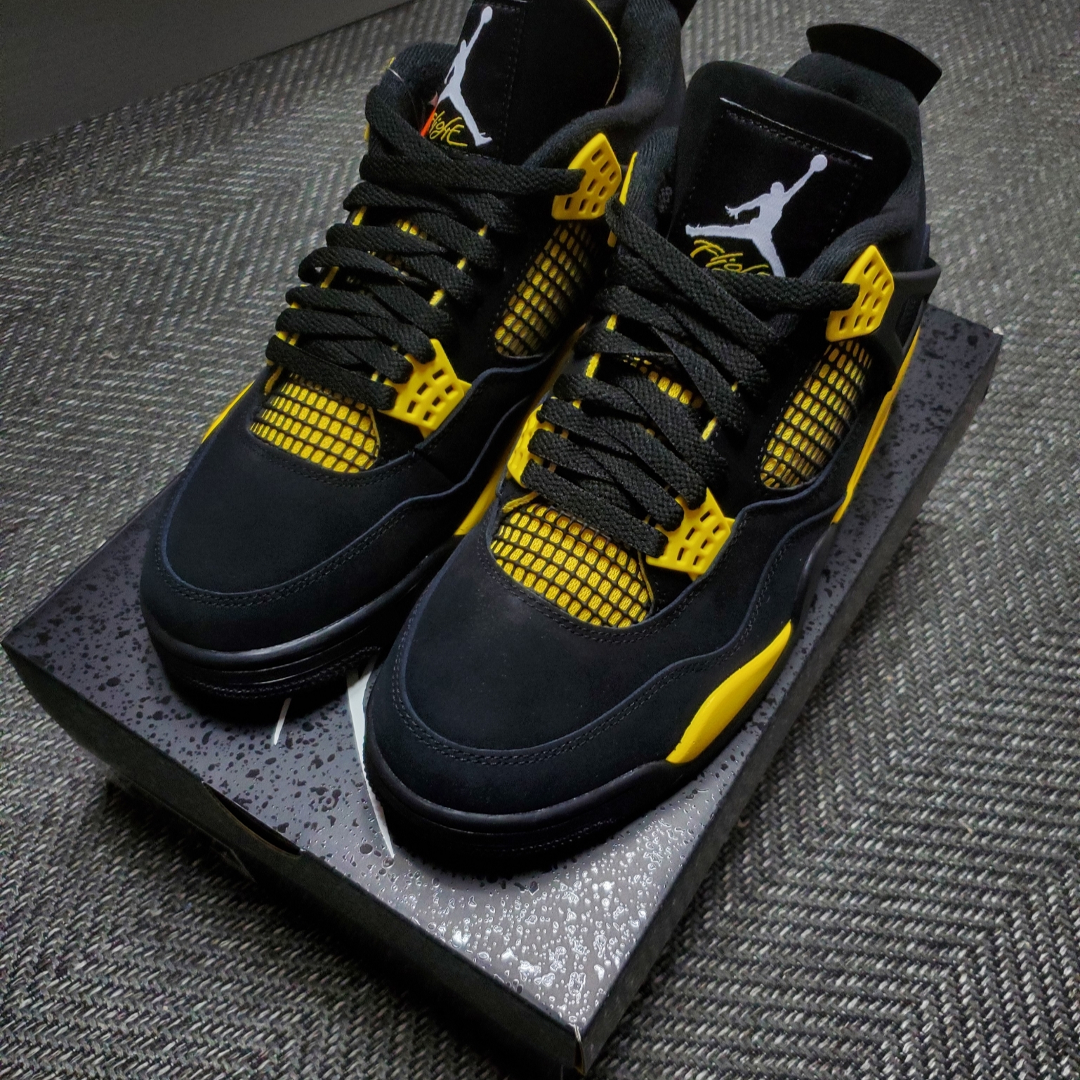 Jordan 4 Retro Thunder 2023 착용 스타일