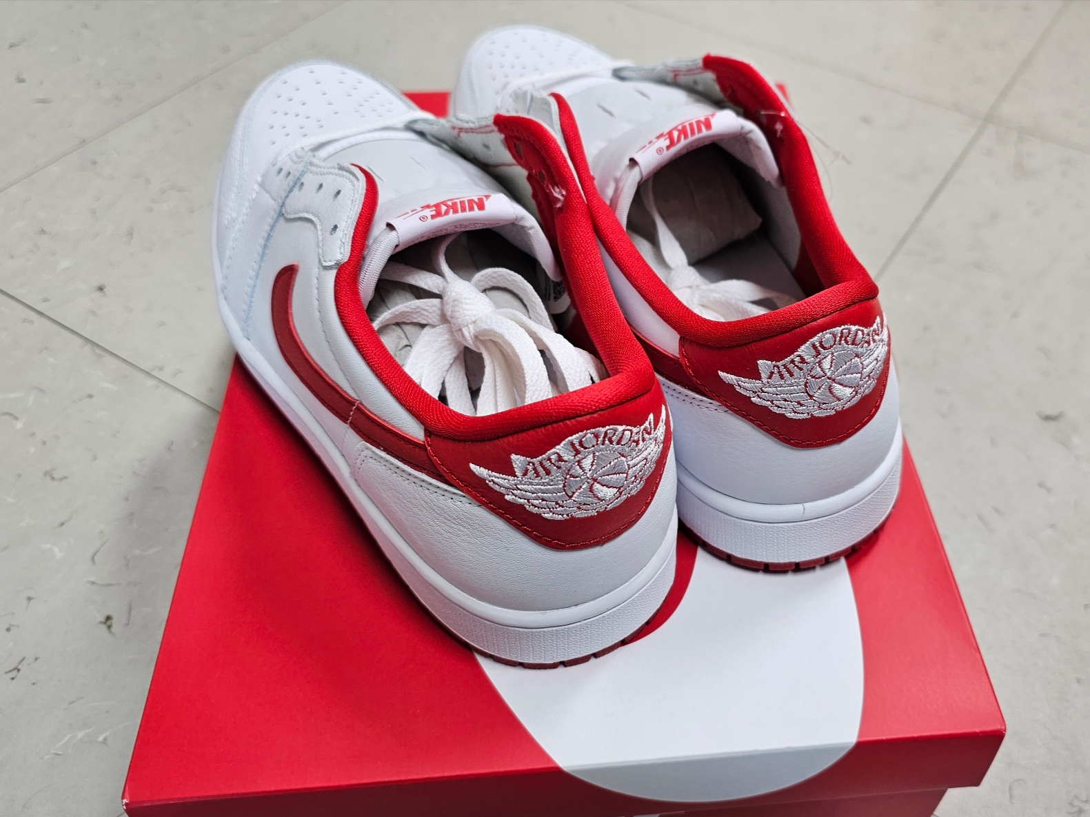 Jordan 1 Retro Low OG University Red 착용 스타일 - 2