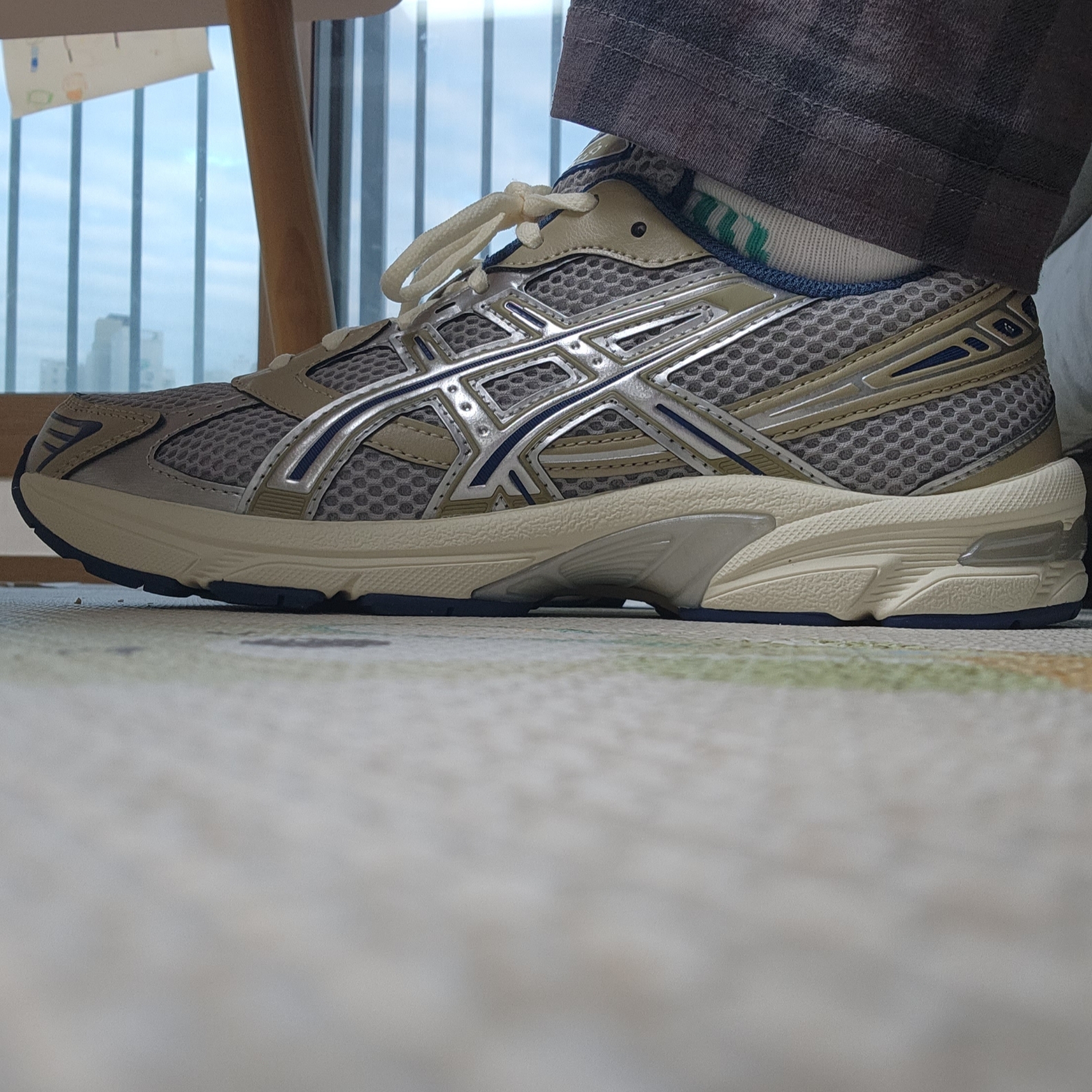 Asics Gel-1130 Oyster Grey Pure Silver 착용 스타일 - 2
