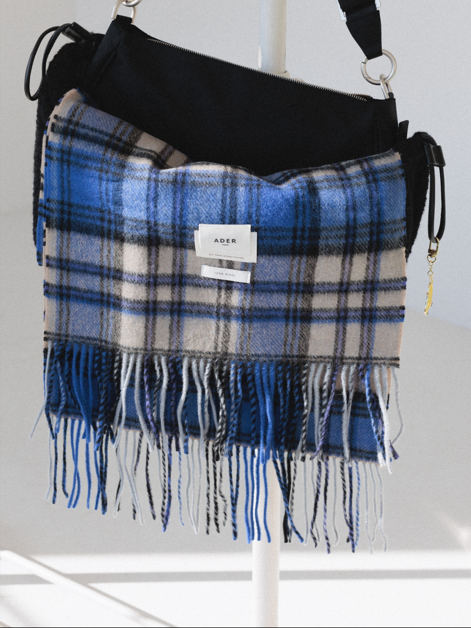 Ader Error Revint Plaid Muffler Z-Blue 착용 스타일 - 2