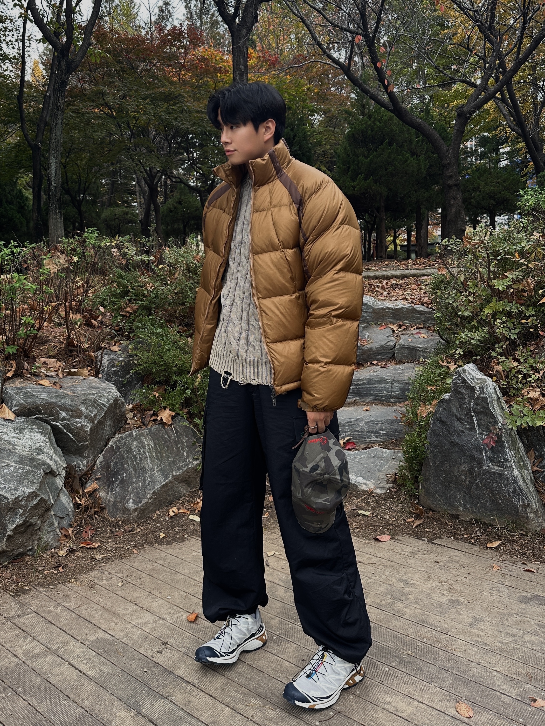 Salomon XT-6 Lunar Rock Dark Sapphire 착용 스타일 - 3