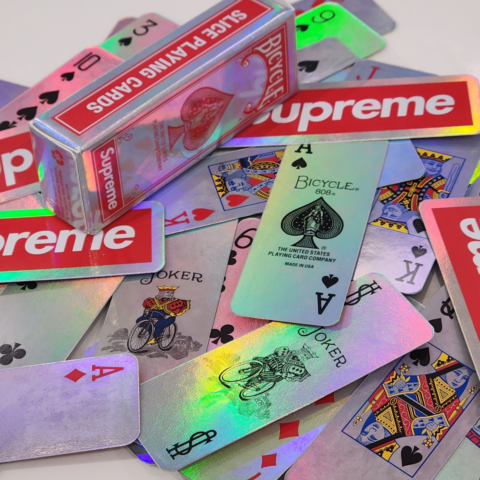 Supreme x Bicycle Holographic Slice Cards Holographic - 23FW 착용 스타일 - 1