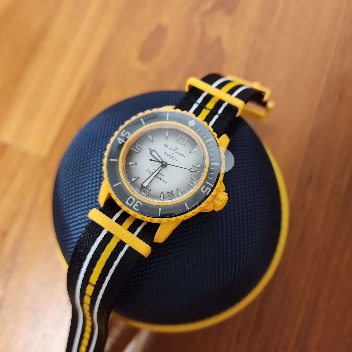 Swatch x Blancpain Bioceramic Pacific Ocean 착용 스타일 - 1