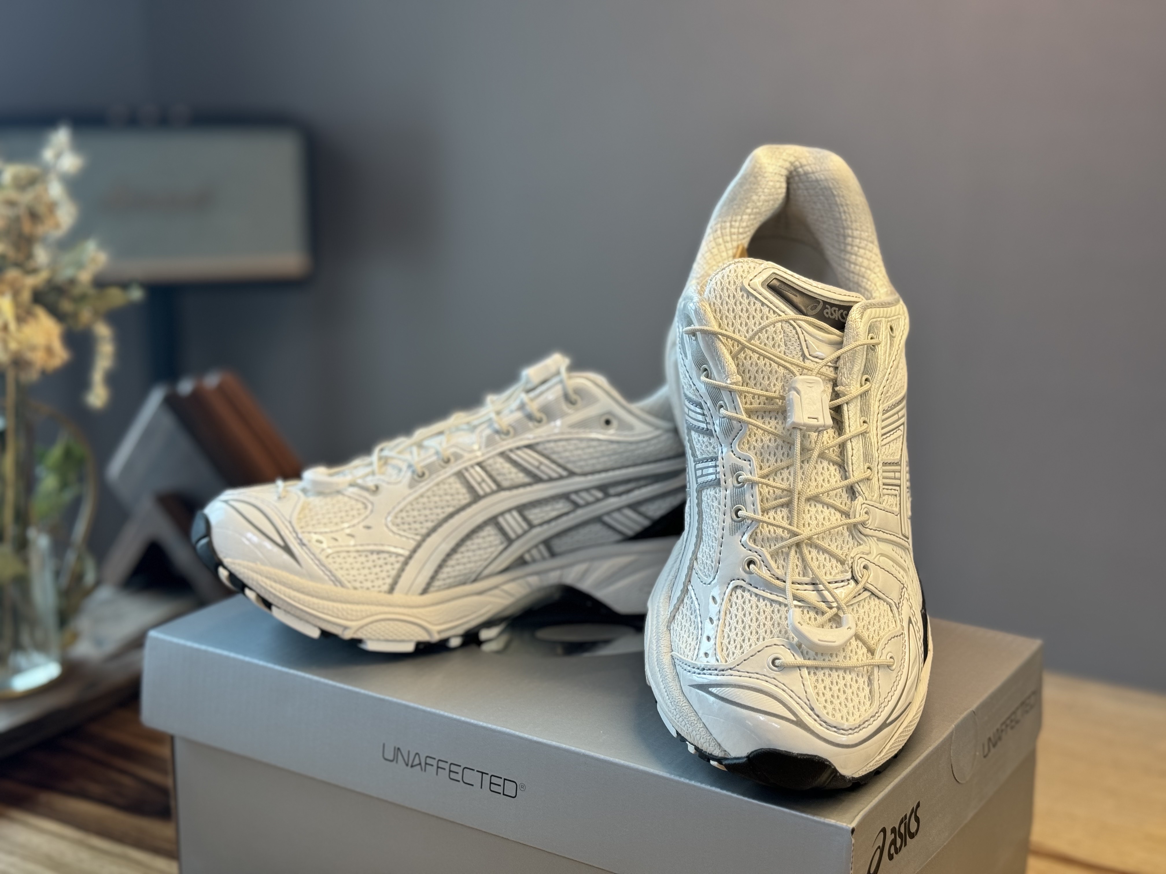 Asics x Unaffected Gel-Kayano 14 Galaxy White 착용 스타일 - 1