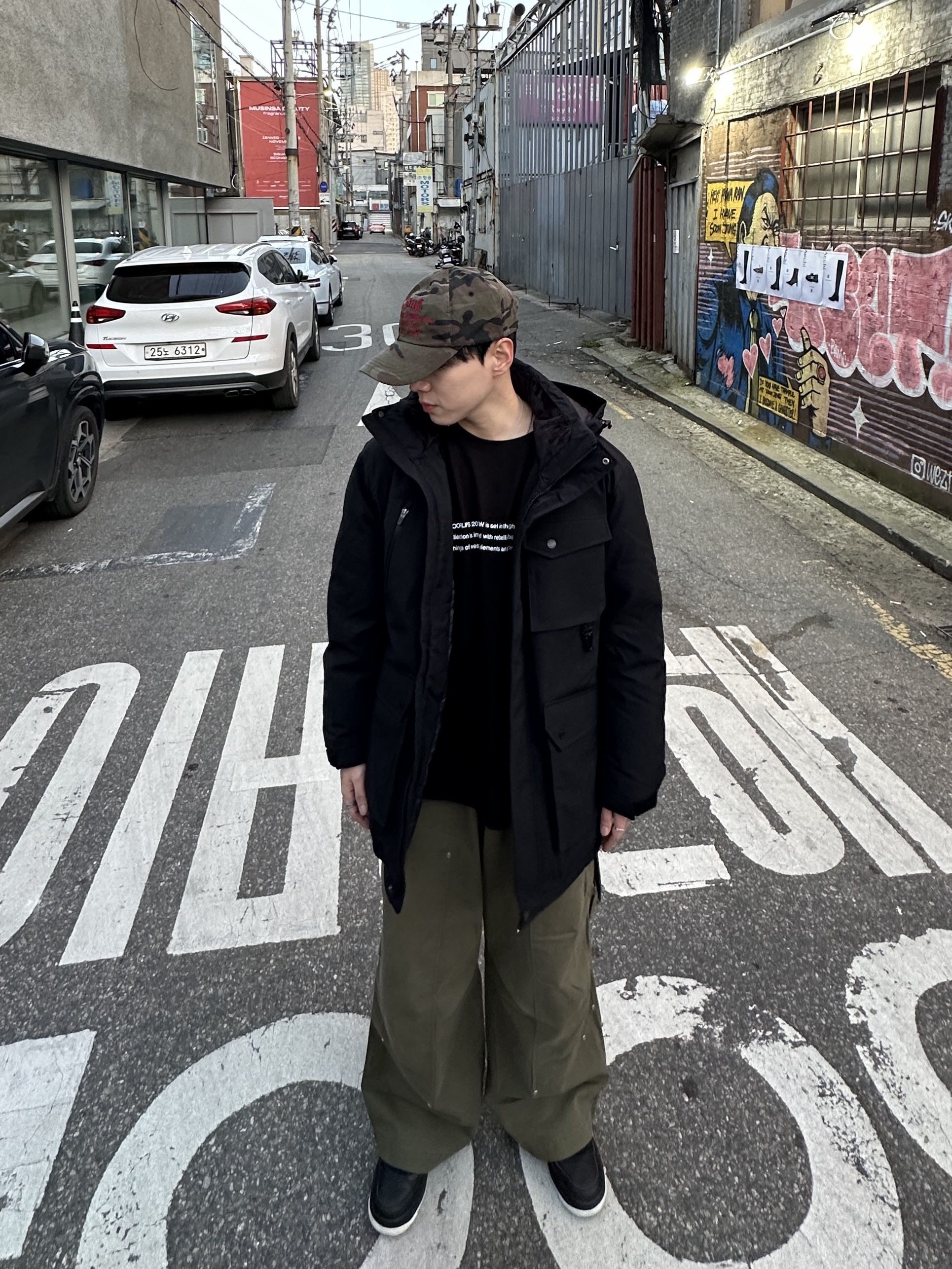Nike Air Force 1 '07 Black White, Etce Gardner Pants Olive 착용 스타일 - 1