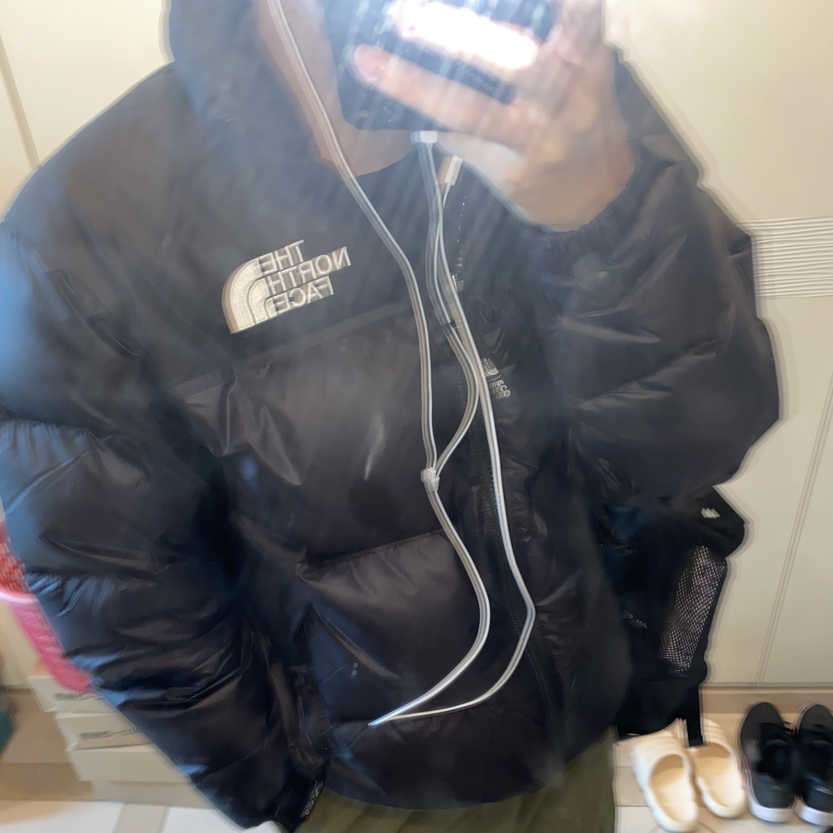 The North Face 1996 Eco Nuptse Jacket Black, Adidas Superstar 82 Black White 착용 스타일 - 2