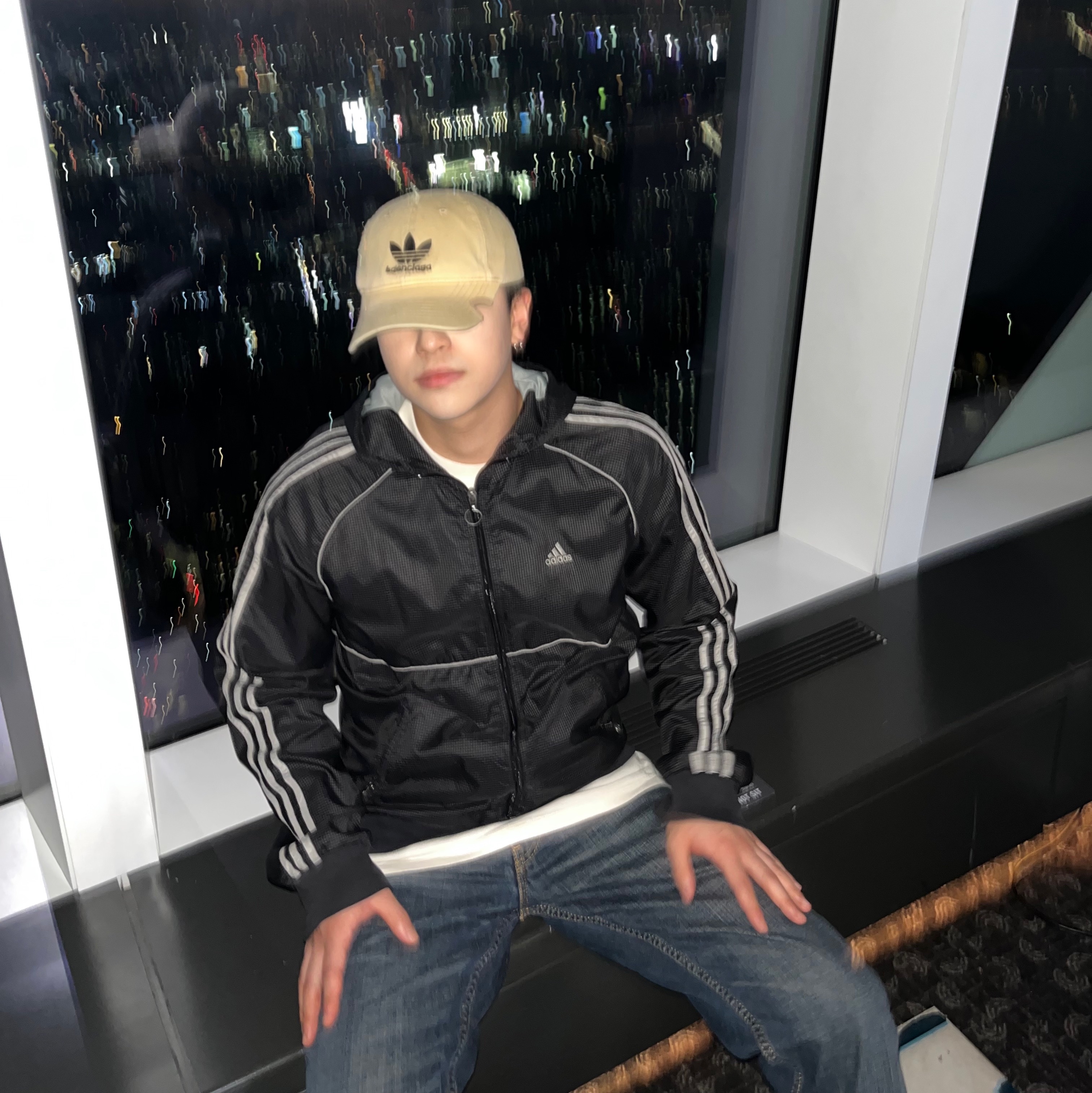 Balenciaga x Adidas Cap Black, Gucci x Adidas Gazelle Sneakers Green Suede 착용 스타일 - 2