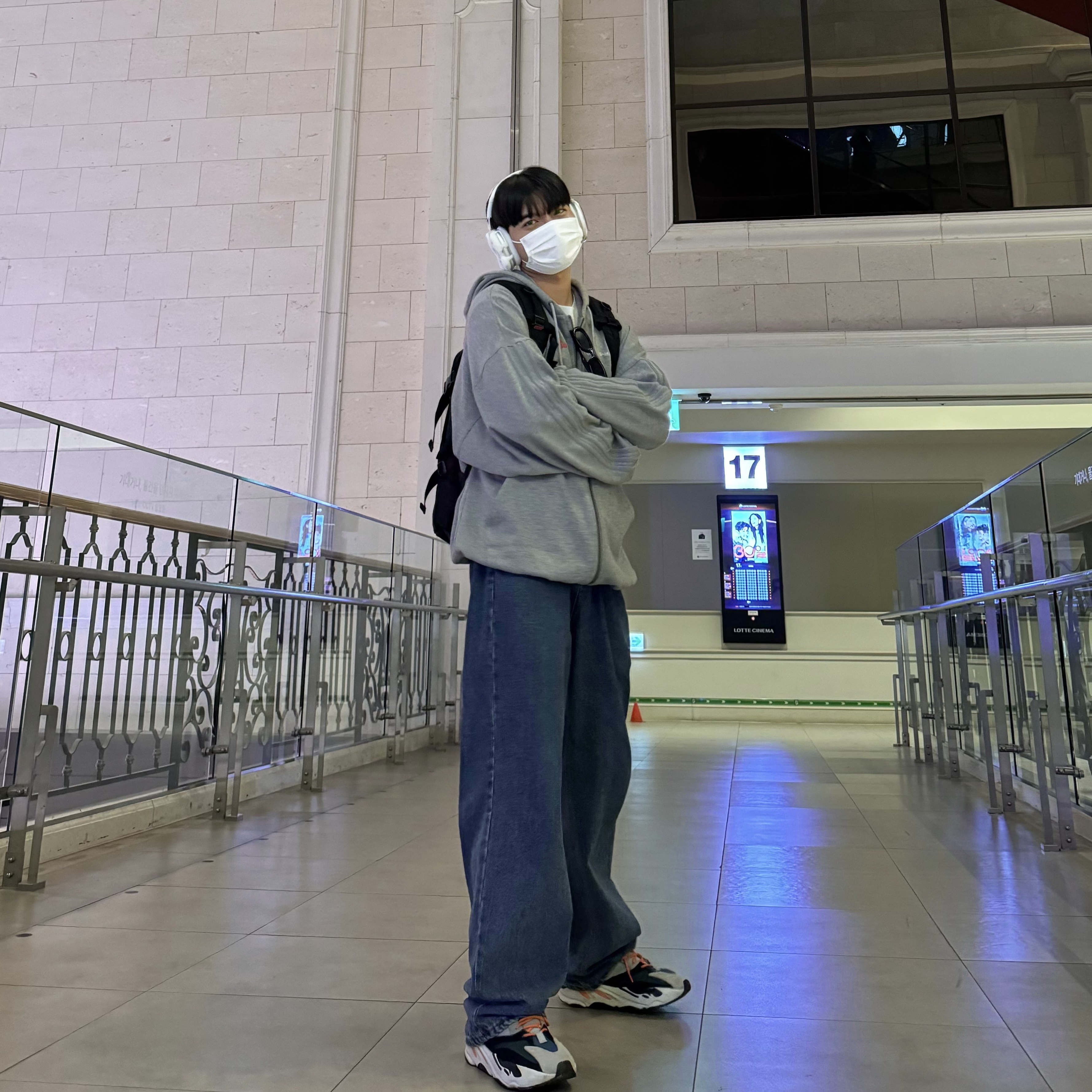 [KREAM 단독] Test Artifact Era Max Drip White, Apple AirPods Max Lightning Silver (Korean Ver.) 착용 스타일 - 5