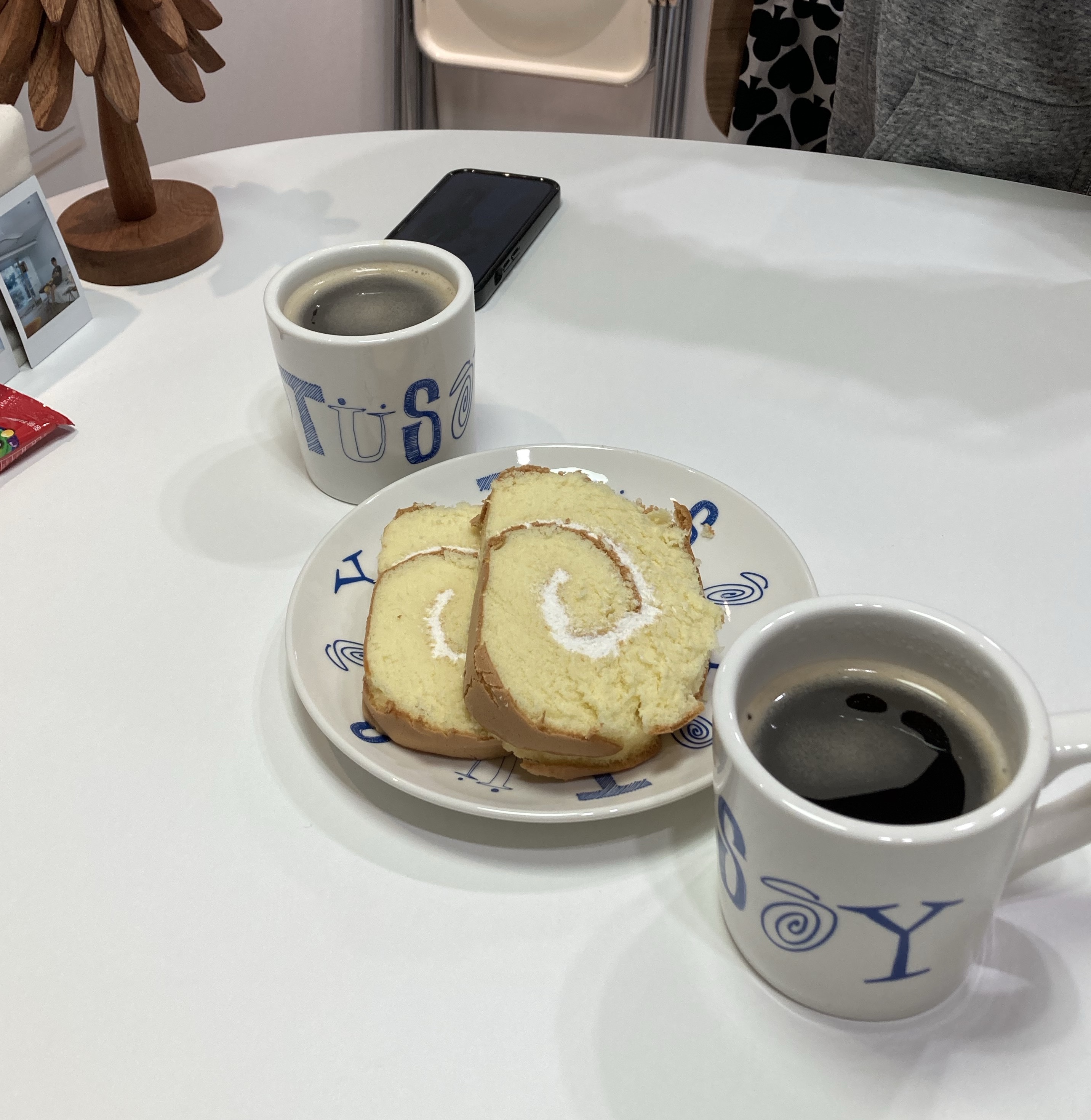 Stussy Ransom Mug White, Stussy Ransom Plate White 착용 스타일