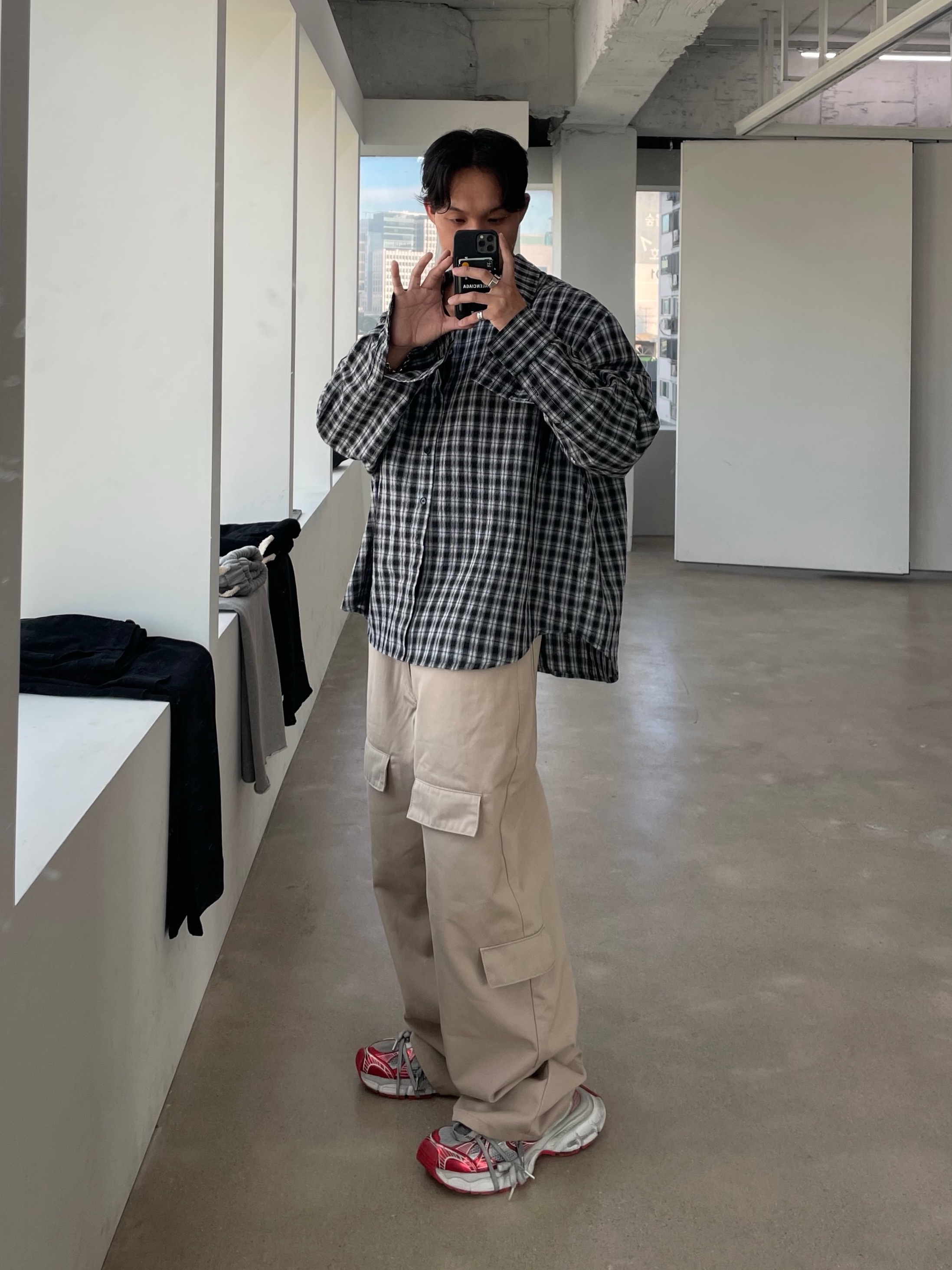 Balenciaga 3XL Sneakers White Red 착용 스타일