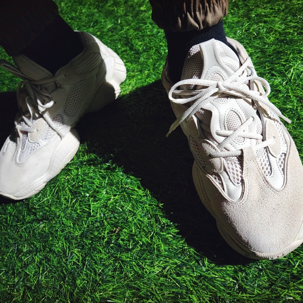 Adidas Yeezy 500 Blush 2018 착용 스타일 - 4