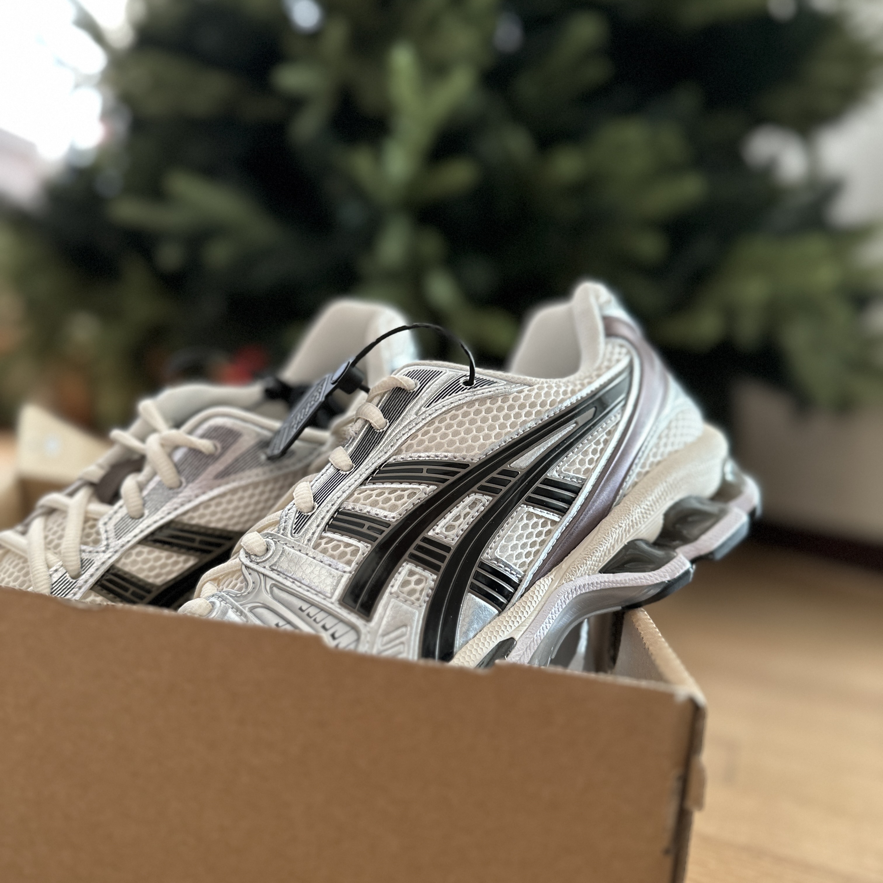 Asics Gel-Kayano 14 Cream Black 착용 스타일 - 1