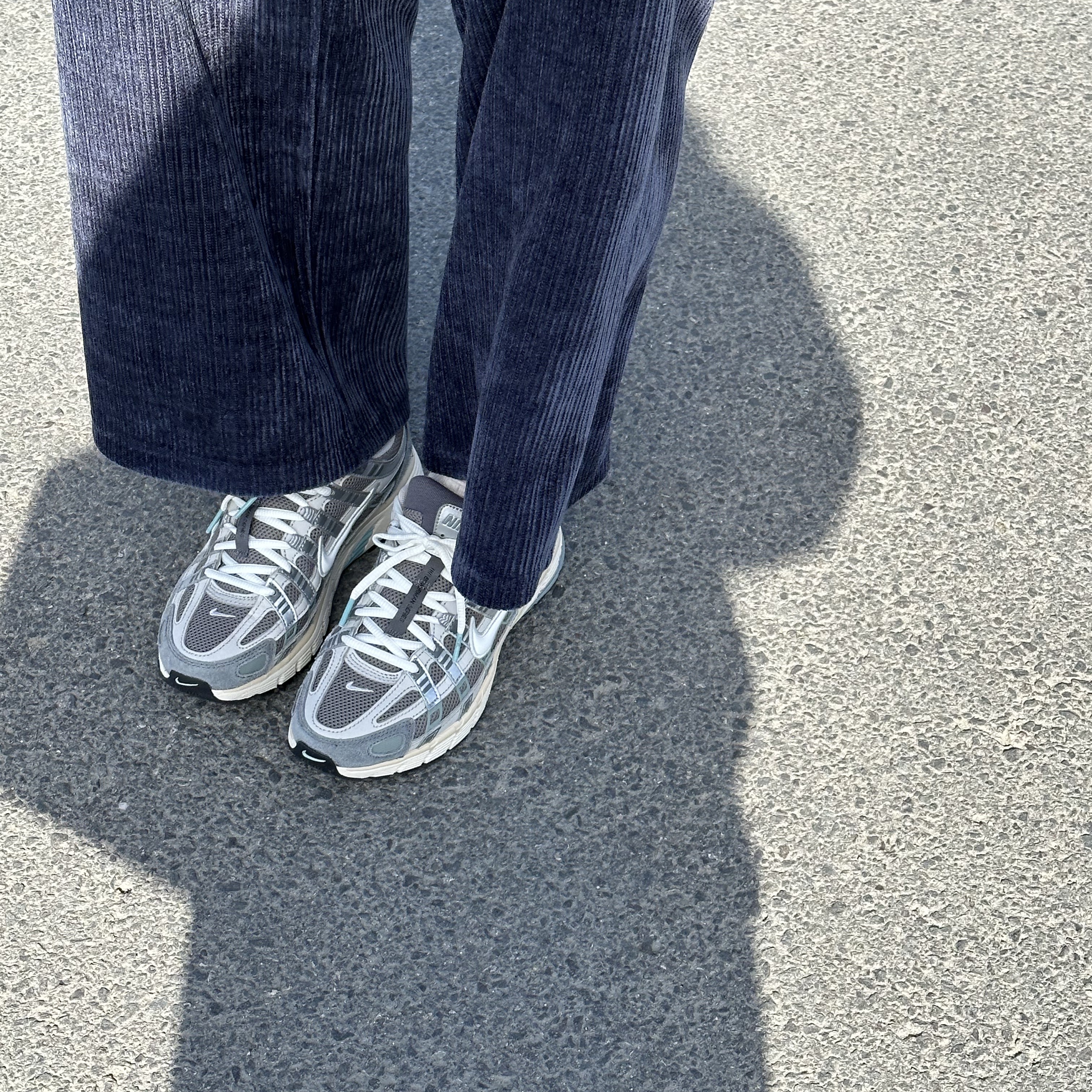 Nike P-6000 Flat Pewter Light Iron Ore 착용 스타일 - 1