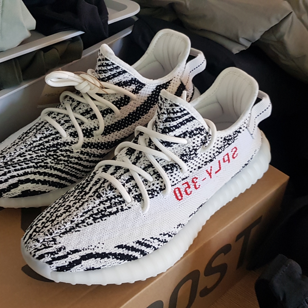Adidas Yeezy Boost 350 V2 Zebra 2022/2023 착용 스타일