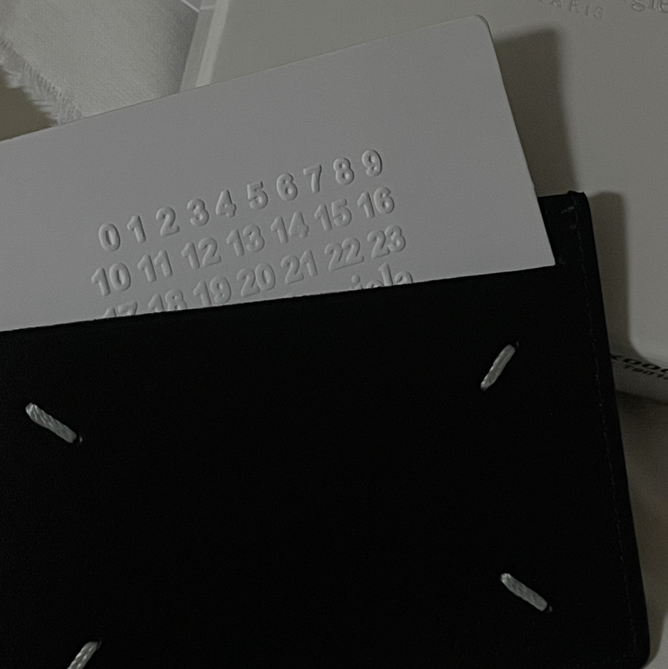 Maison Margiela Four Stitch Card Holder Black 착용 스타일