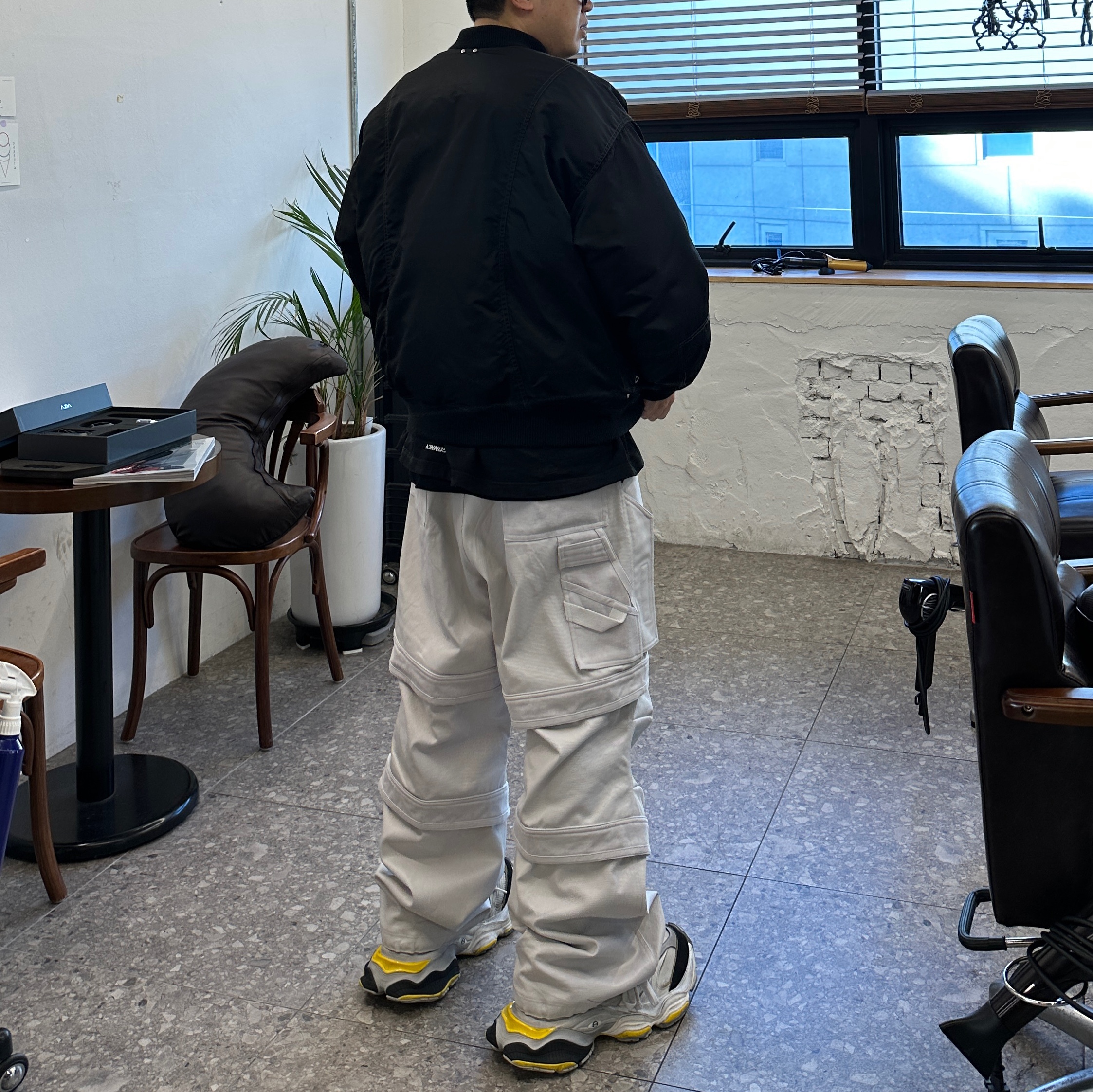 Farfromwhat Far Layered Work Pants White, Balenciaga Cargo Sneakers Grey Black Yellow 착용 스타일 - 2