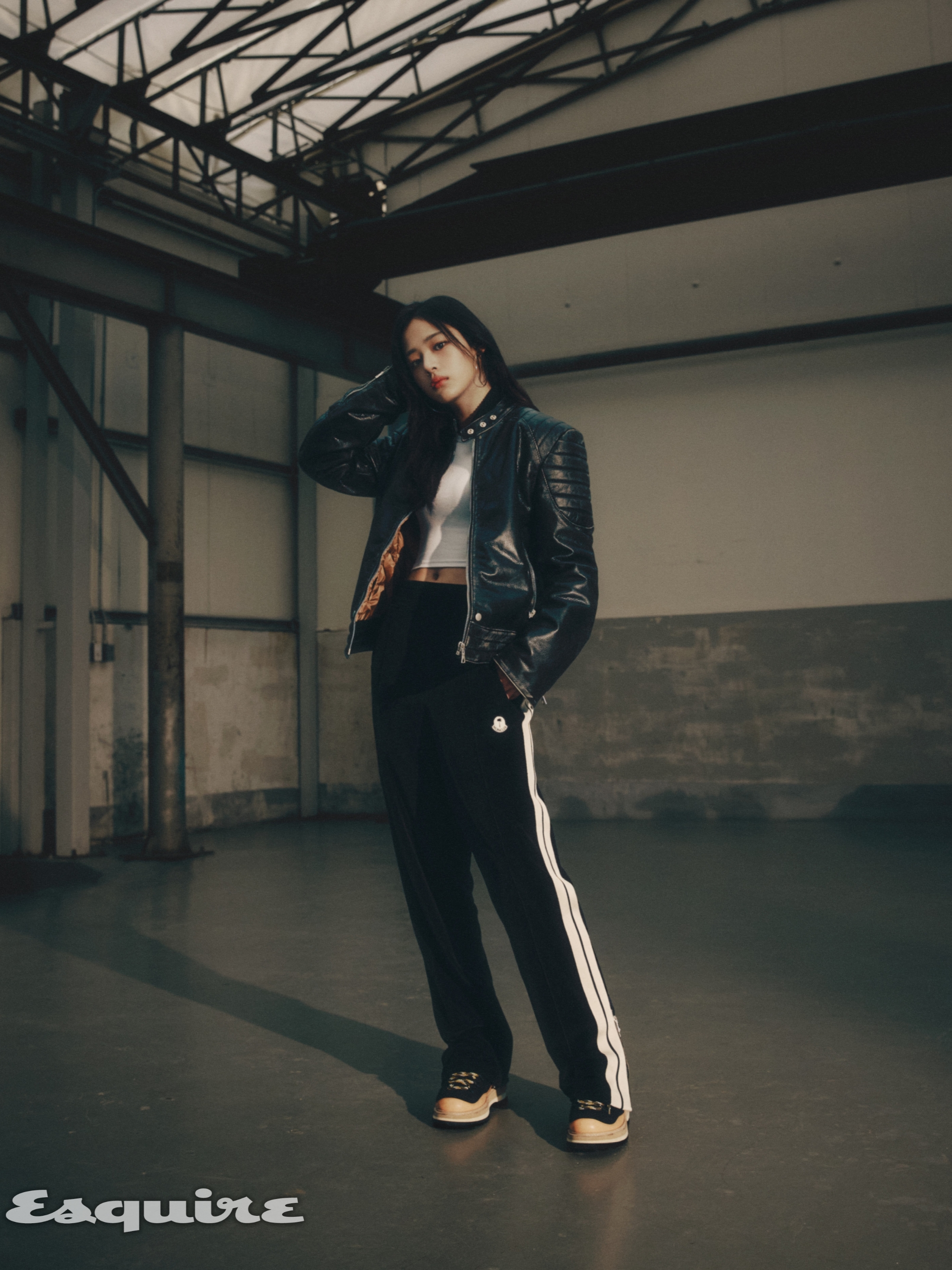 Moncler x Palm Angels Ramsau Short Down Jacket Black - 23FW, Moncler x Palm Angels Wool Beanie White - 23FW 착용 스타일 - 8