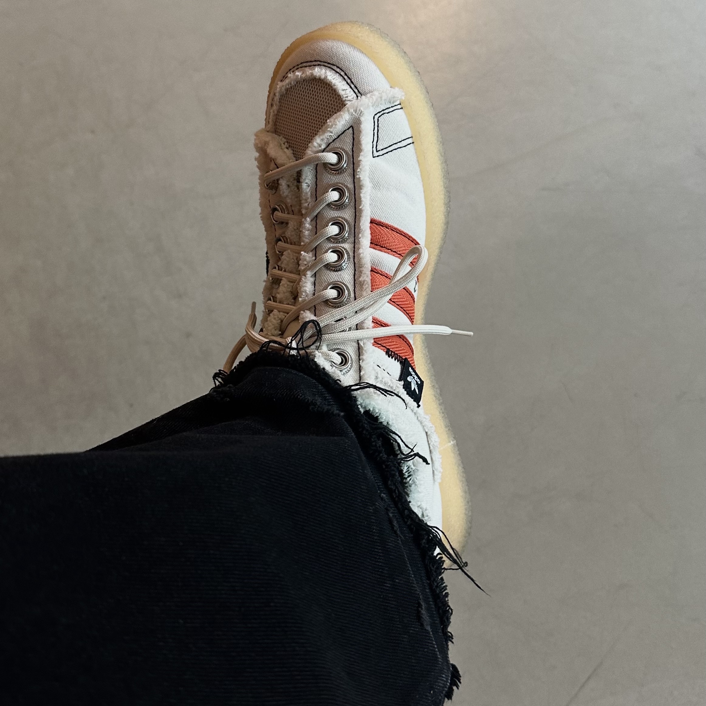 Adidas x Song for the Mute Campus 80s Bliss Core Black, JUNNE P16 Low Rise Wide Denim Pants Black (New Ver.) 착용 스타일 - 3