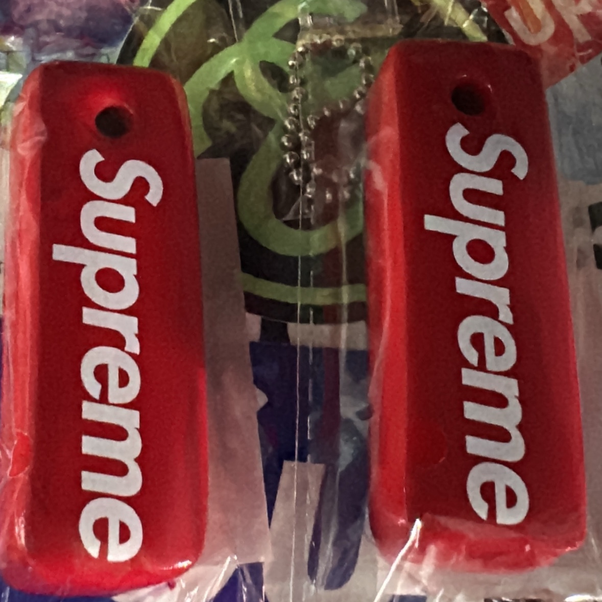 Supreme Floating Keychain Red - 23FW 착용 스타일