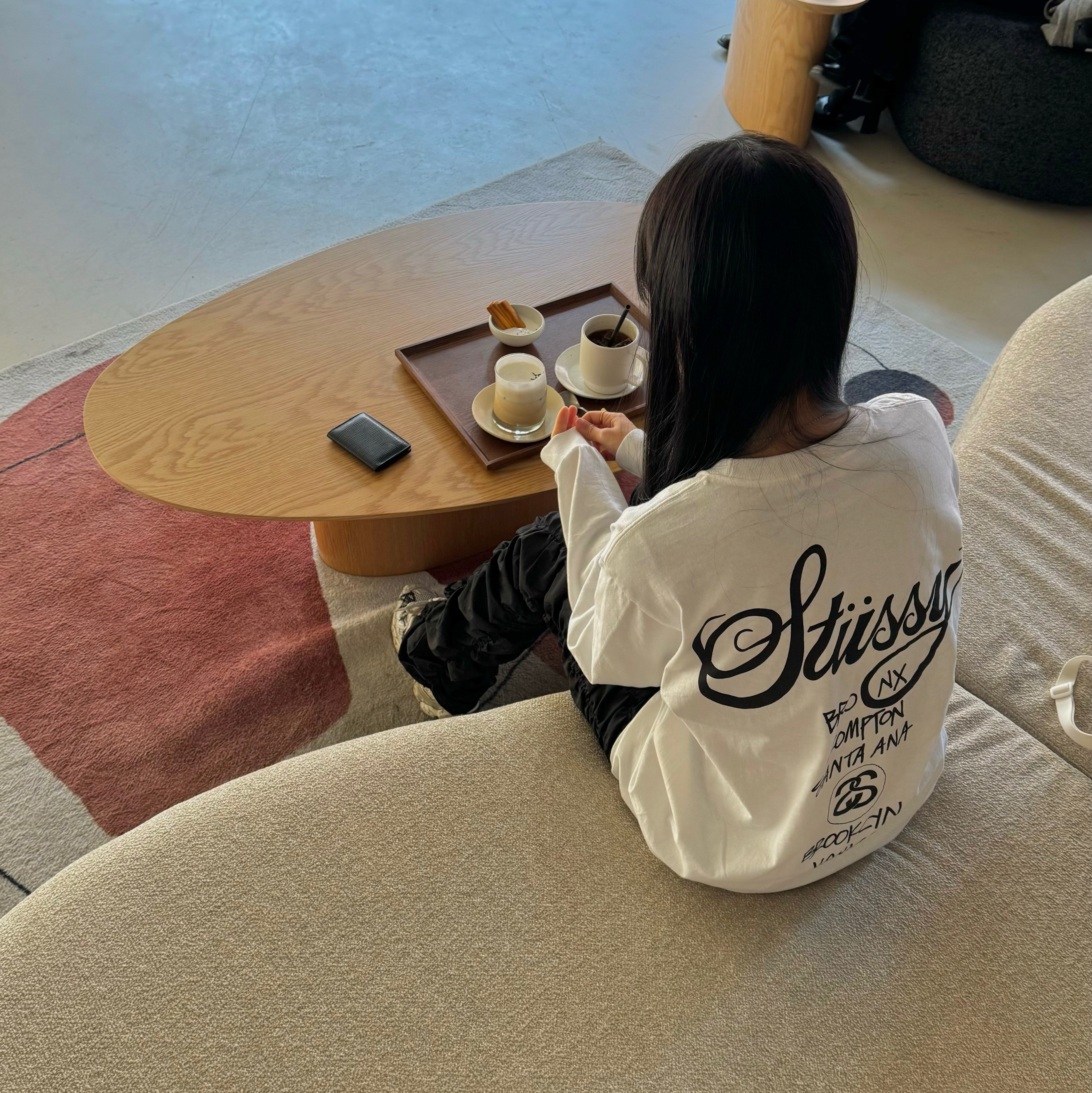 Stussy World Tour LS T-Shirt White 2023 착용 스타일 - 1