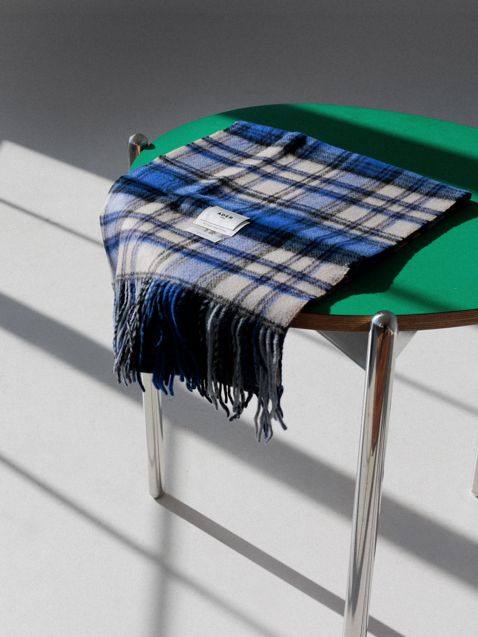 Ader Error Revint Plaid Muffler Z-Blue 착용 스타일 - 3