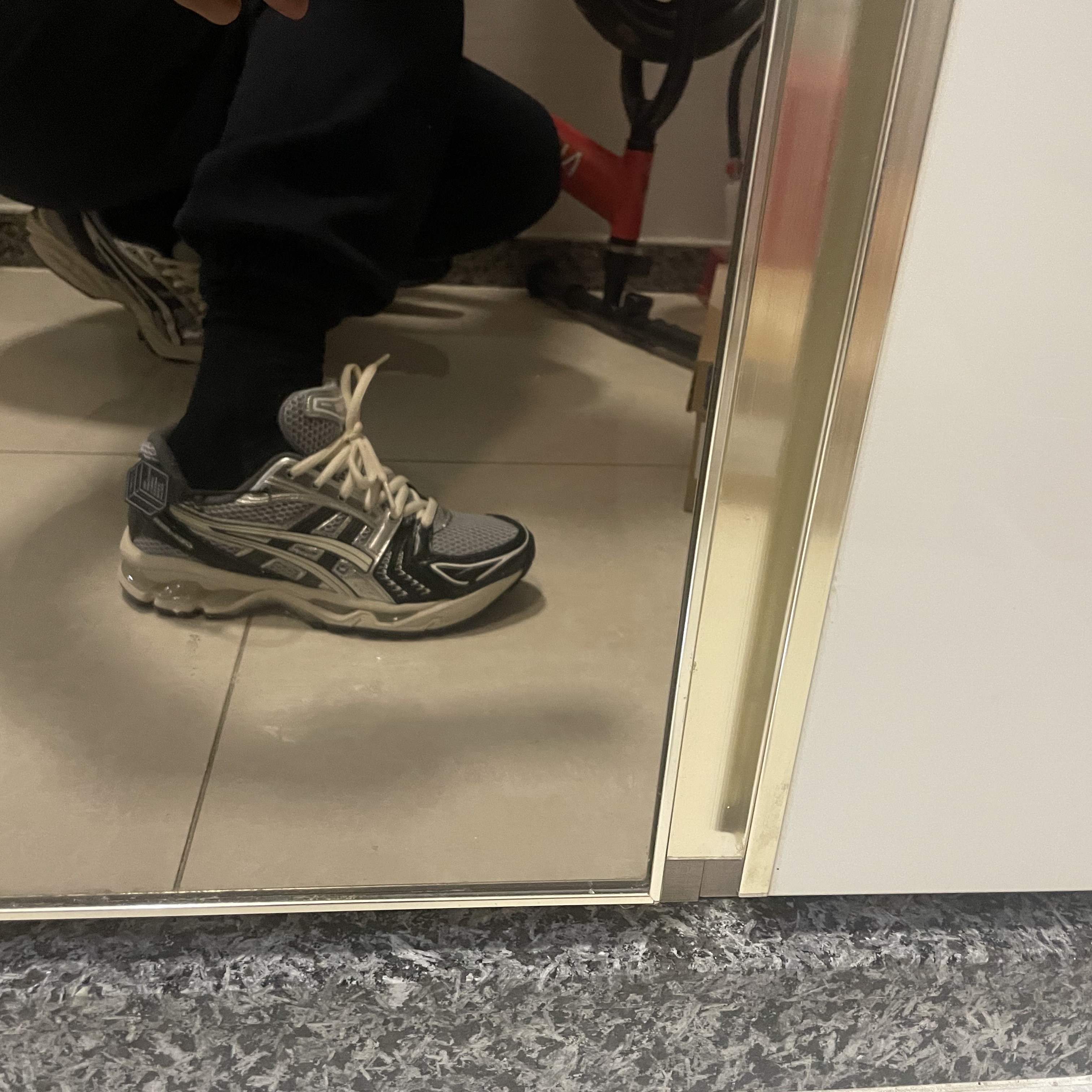 Asics Gel-Kayano 14 Black Glacier Grey 착용 스타일 - 1