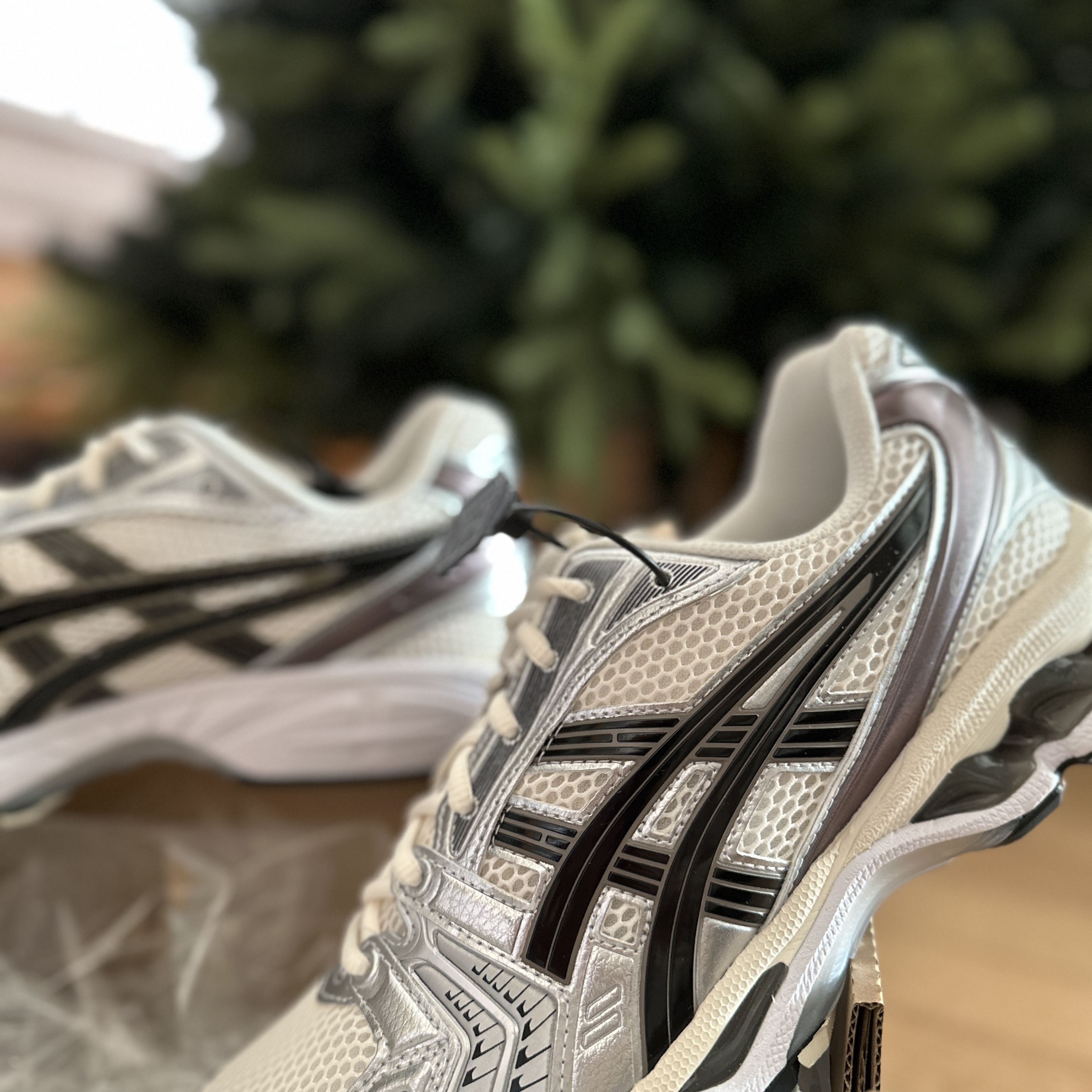 Asics Gel-Kayano 14 Cream Black 착용 스타일 - 2