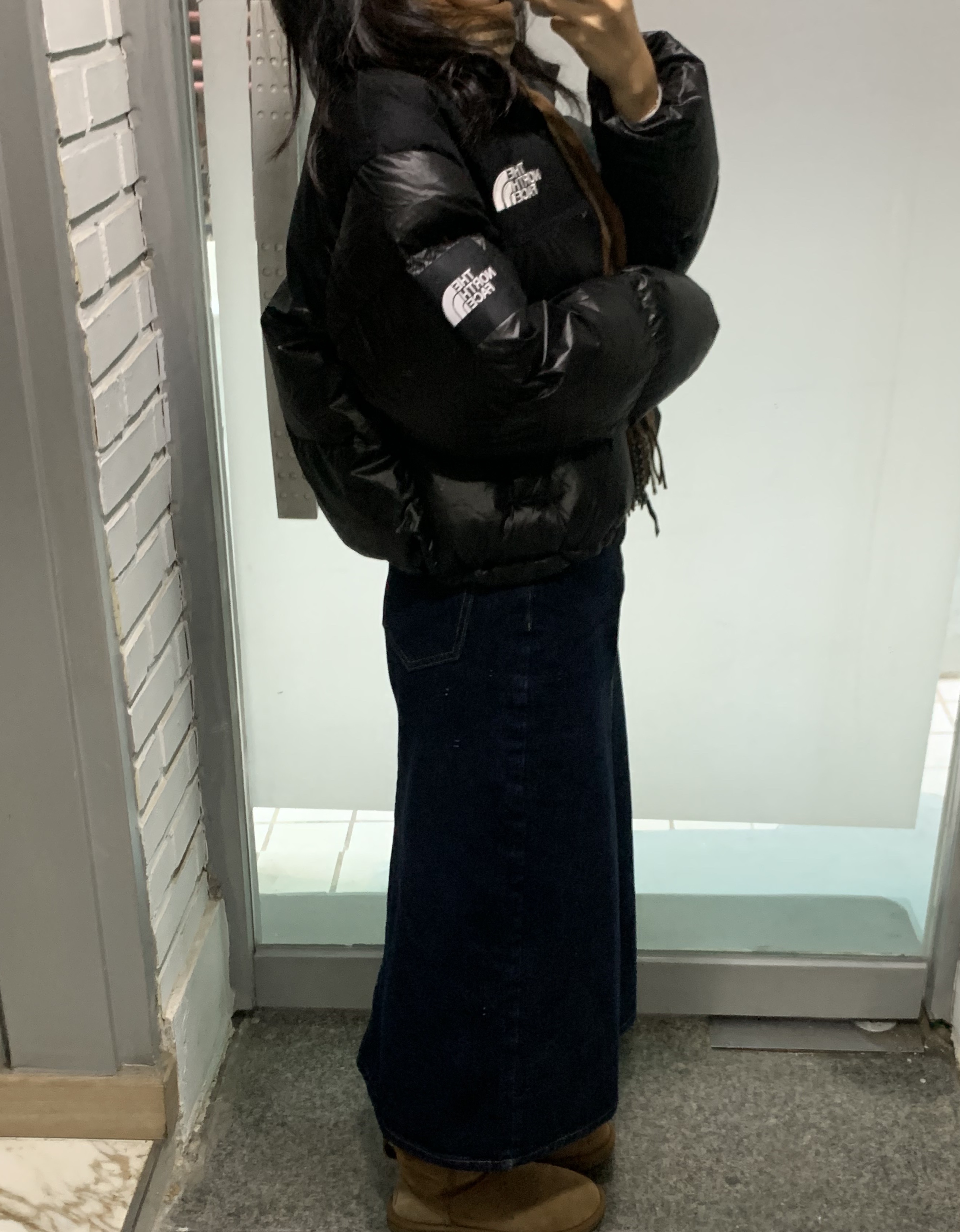 (W) The North Face White Label Novelty Nuptse Down Jacket Black, (W) UGG Classic Mini II Boots Chestnut 착용 스타일 - 3