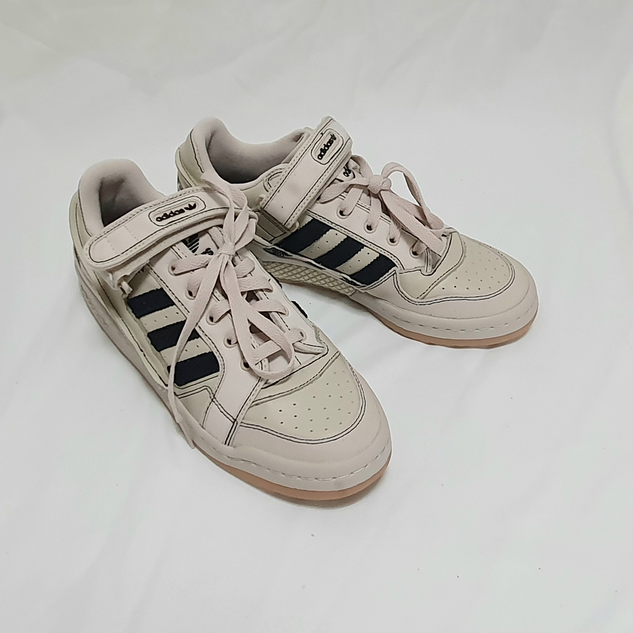 Adidas Forum 84 Low Bliss Core Black 착용 스타일