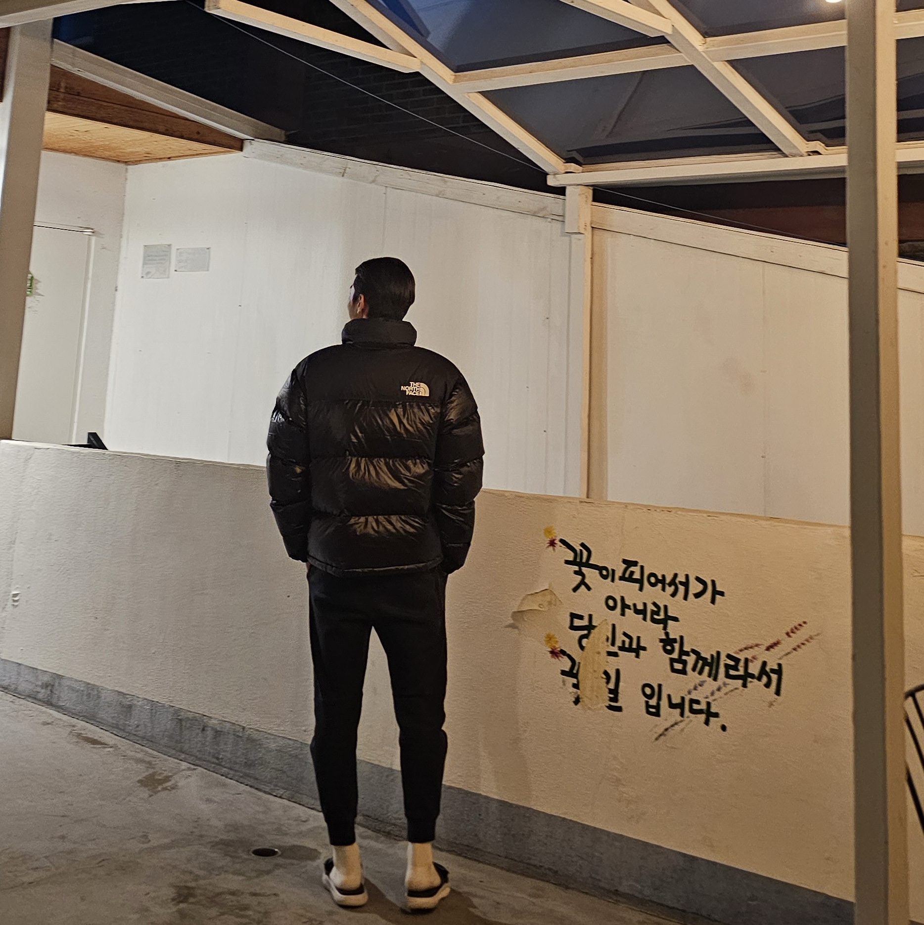 The North Face 1996 Eco Nuptse Jacket Real Black 착용 스타일