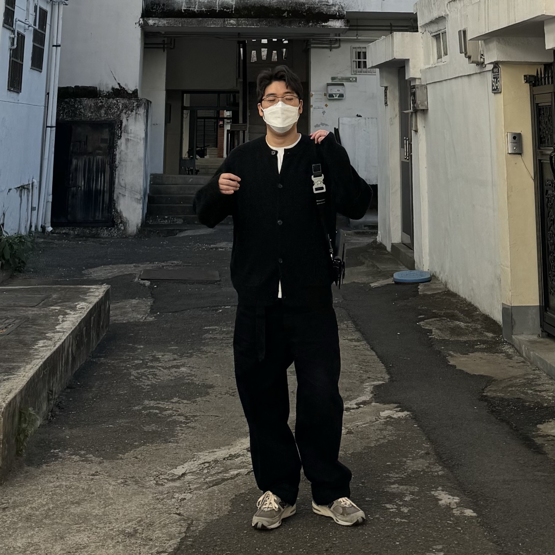 Comoli Belted Denim Pants Black - 23SS, New Balance x JJJJound 991 Made in UK Grey 착용 스타일 - 1