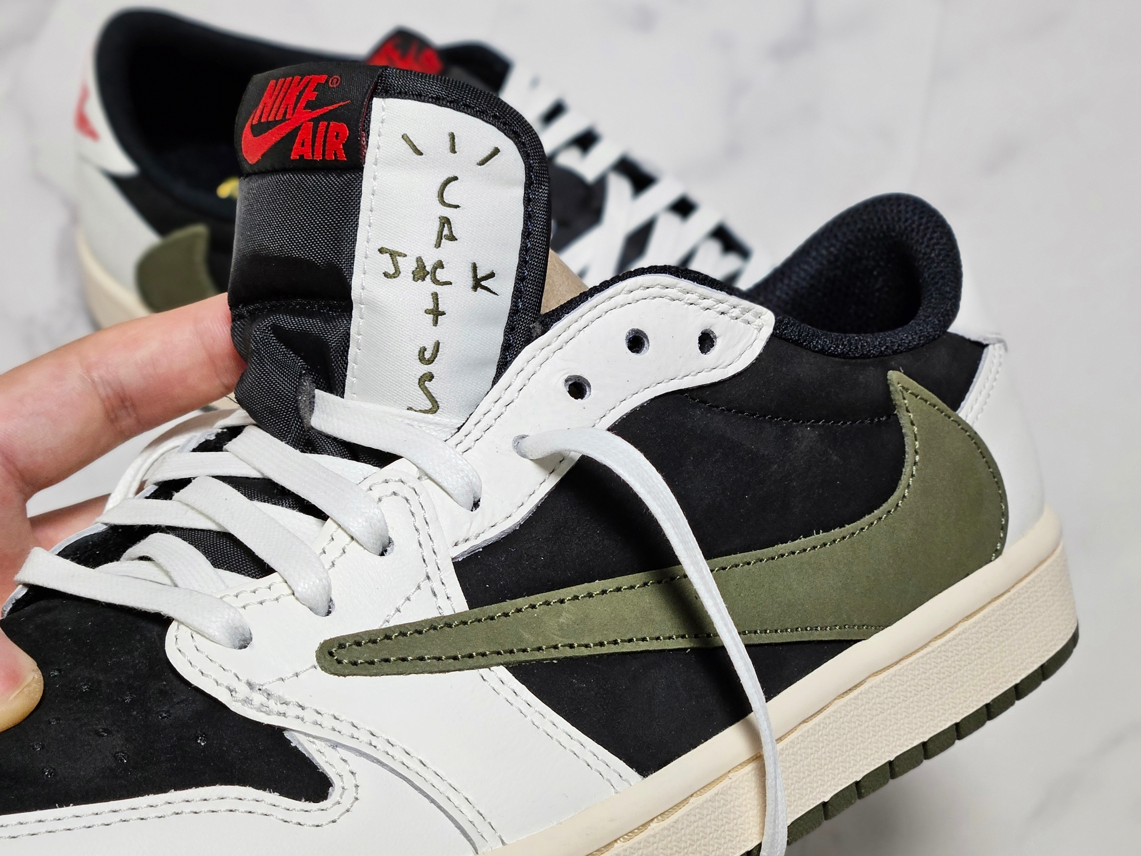 (W) Jordan 1 x Travis Scott Retro Low OG SP Medium Olive 착용 스타일 - 10