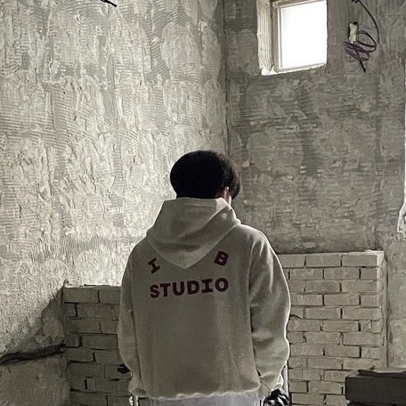 IAB Studio Hoodie Oatmeal Burgundy 착용 스타일